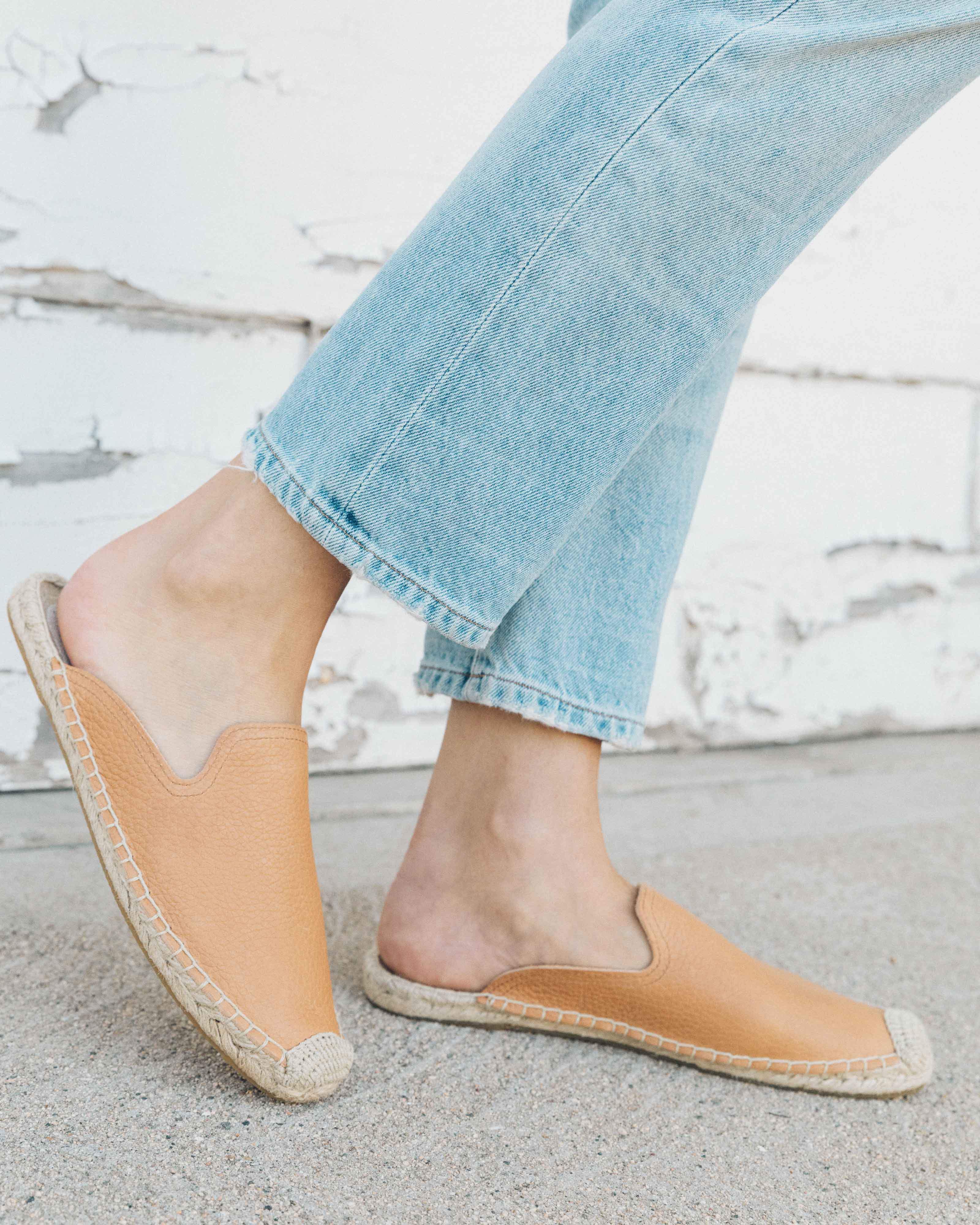 soludos tumbled leather mule