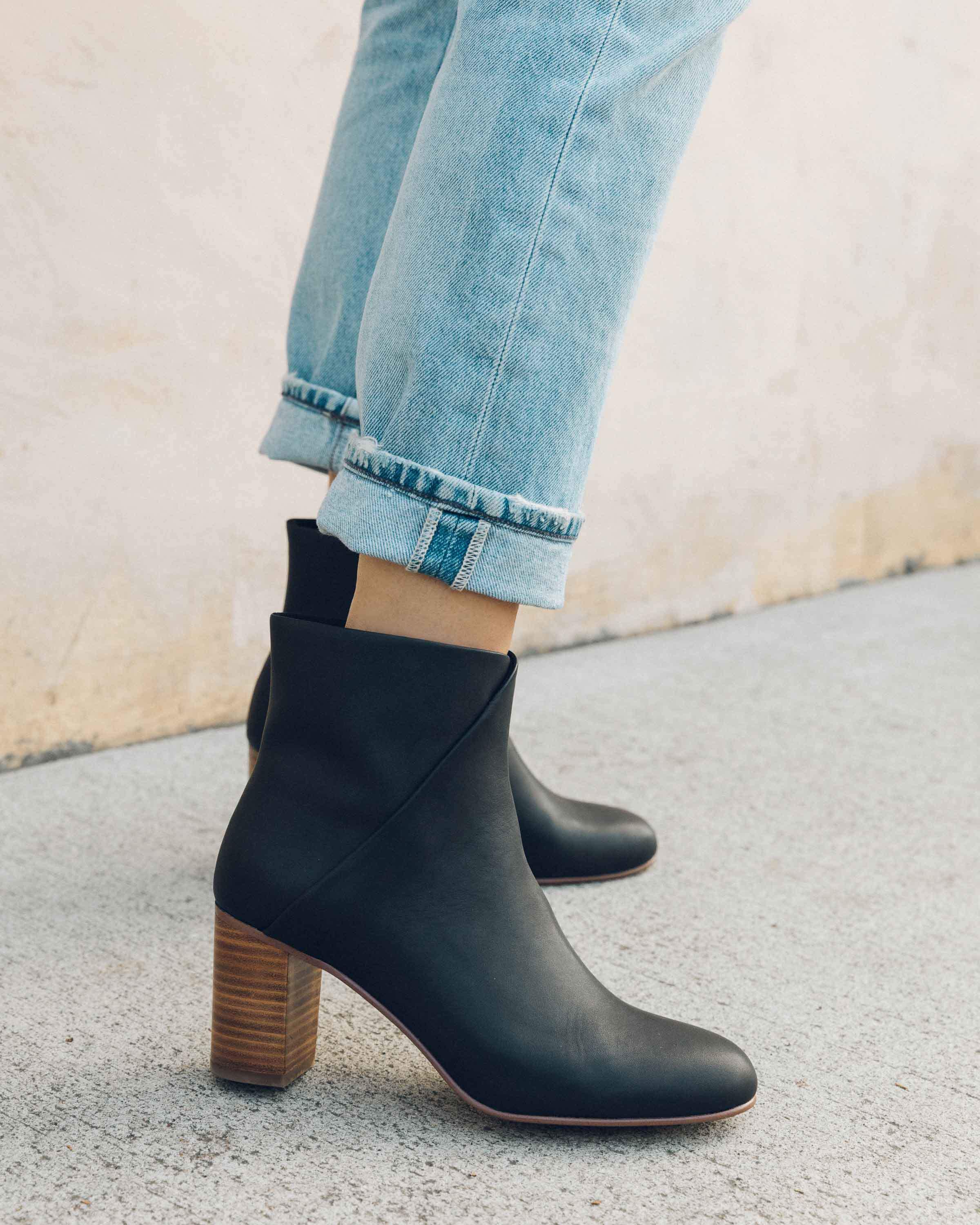 soludos venetian mid heel bootie