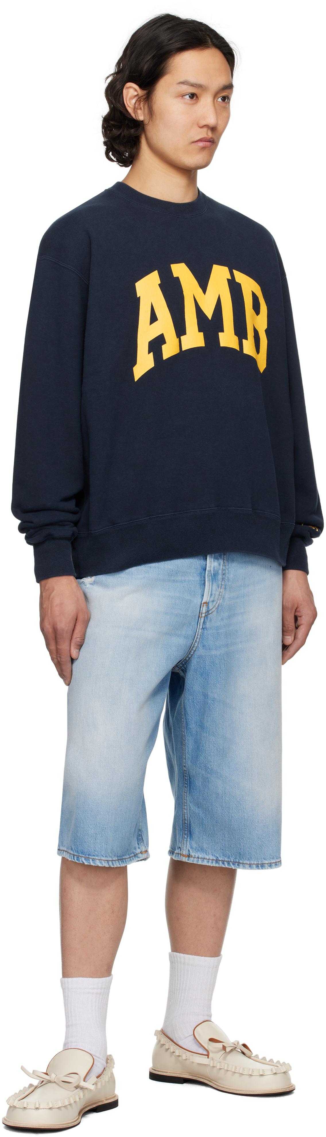 【関税込み】Ambush ネイビー 'AMB' Graphic スウェットシャツ メンズ Ambush ネイビー 'Amb' Graphic スウェットシャツ ブルー