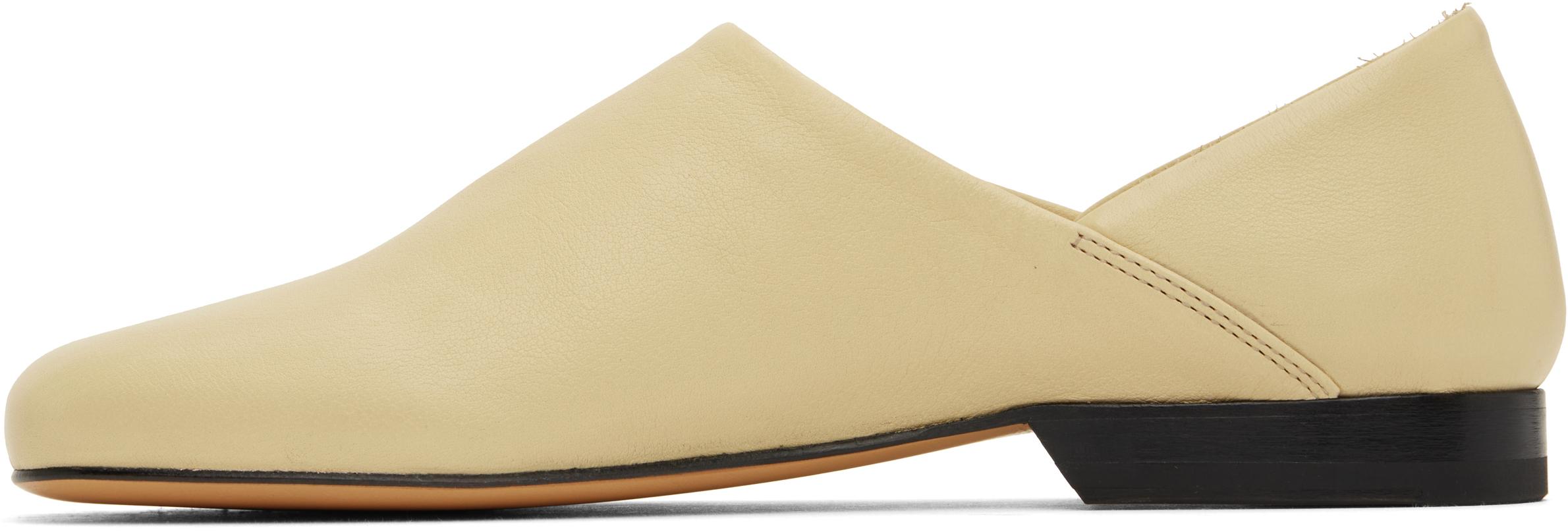 【関税込み】LEMAIRE ベージュ レザー スリッパ Lemaire ベージュ レザー スリッパ ブラック | Lyst