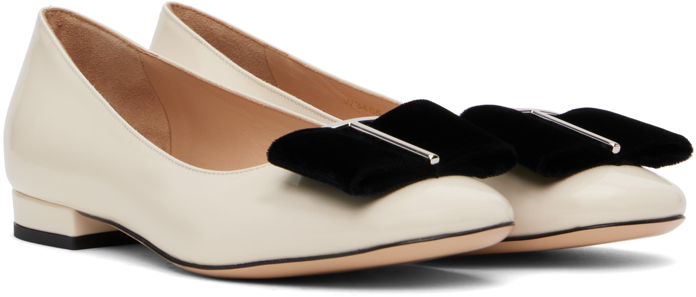【TOM FORD】Audrey リボンディテール パテントレザーフラット TOM FORD Audrey フラットシューズ | ブラック | FARFETCH JP