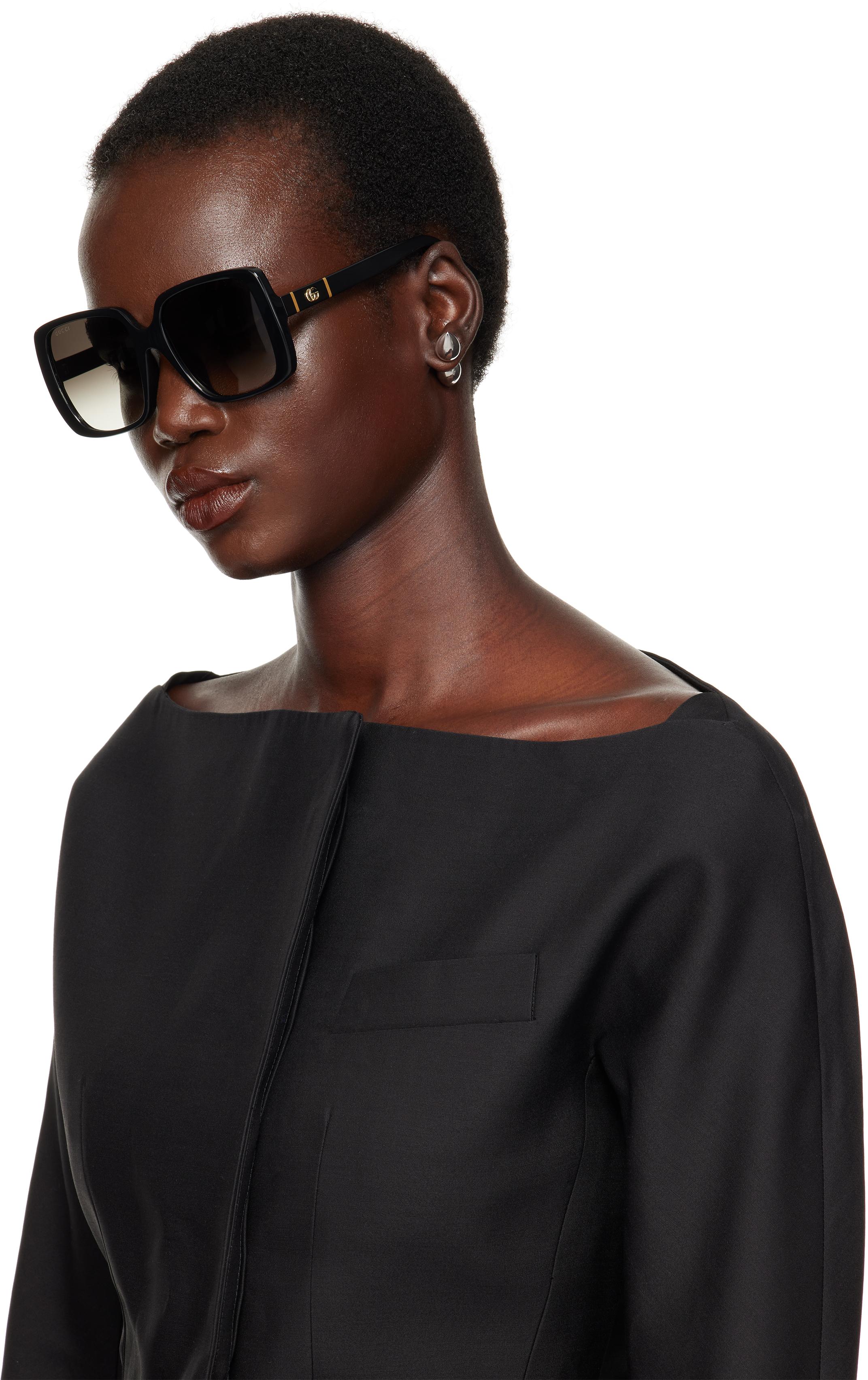 GUCCI ブラック Lines Thin GG Temple サングラス Black Lines Thin GG Temple Sunglasses by Gucci on Sale