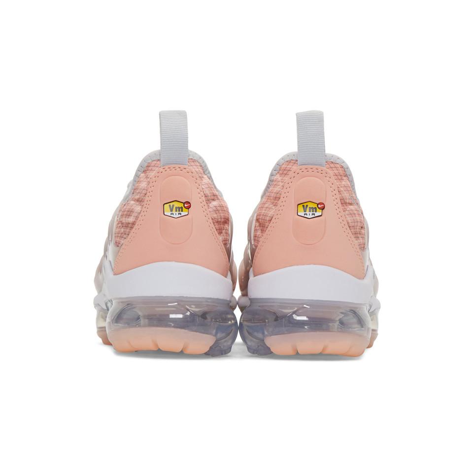 Nike W Air Vapormax Plus in Coral/p 