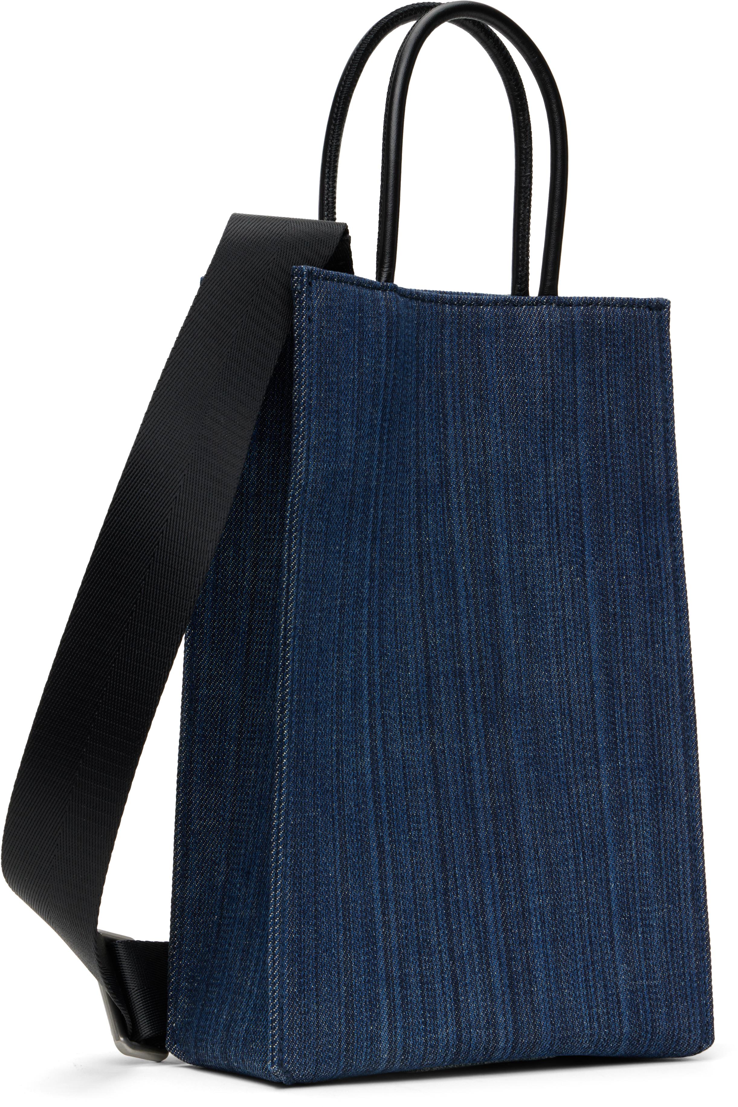 【関税込み】Diesel ブルー 'Les Shoppers M X' トートバッグ Dieselのブルー 'Les Shoppers M X' トートバッグがセール中