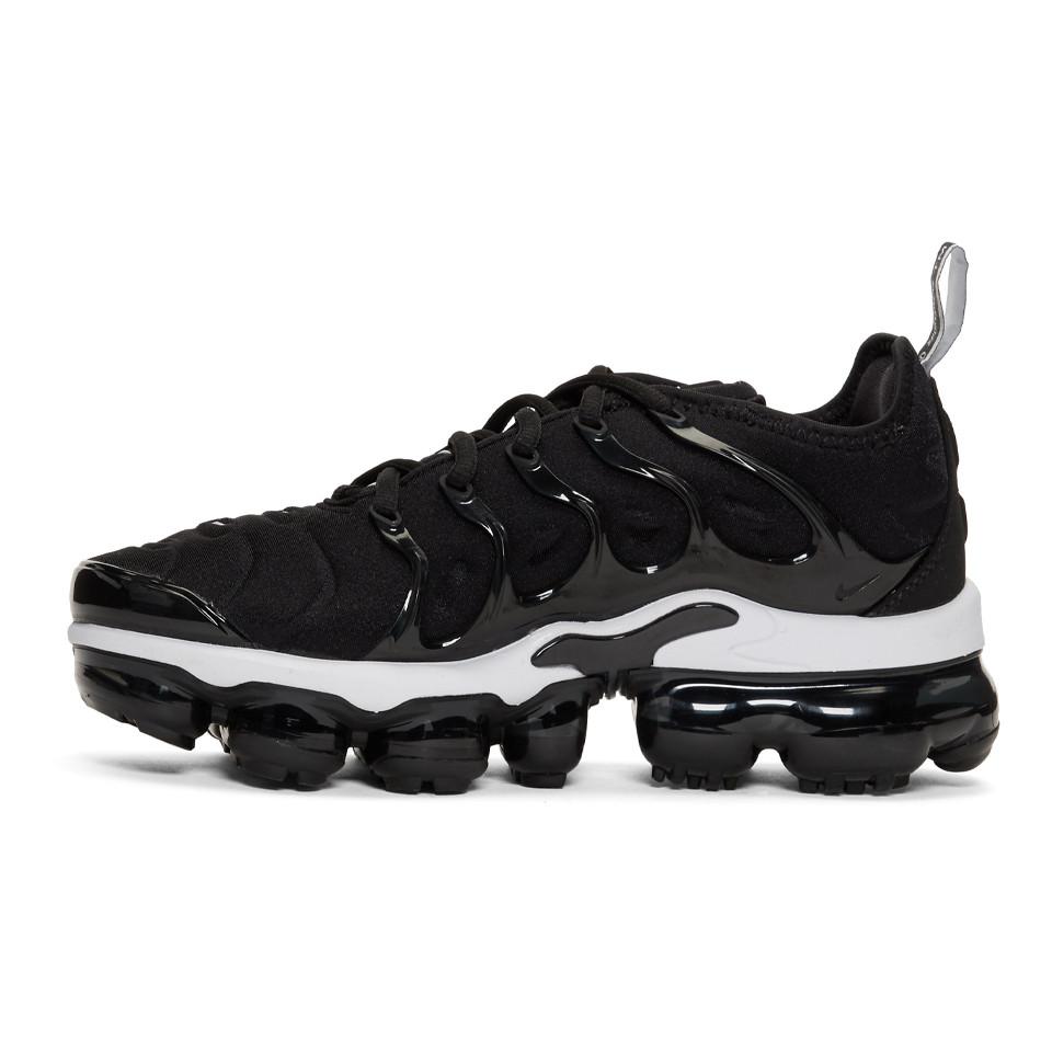 vapormax plus black and white clear bottom