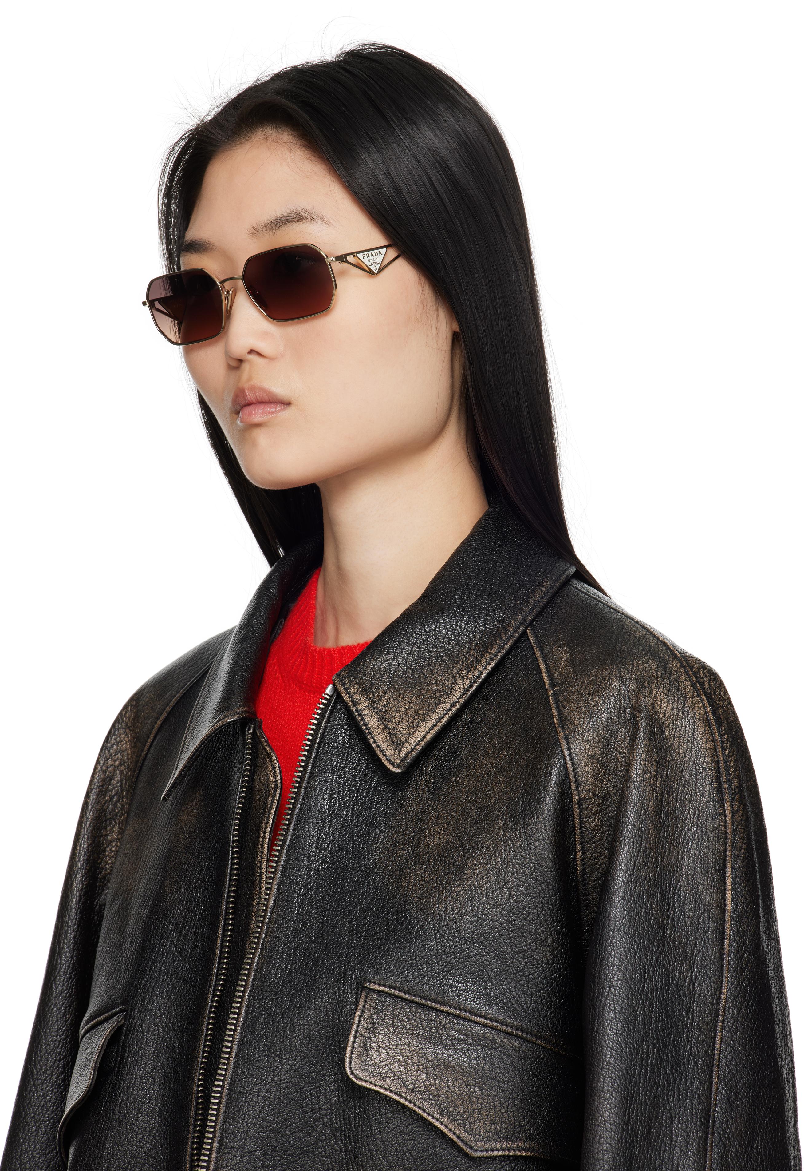 Prada レディース ブラック ゴールド トライアングルロゴ Prada レディース ブラック ゴールド トライアングルロゴ