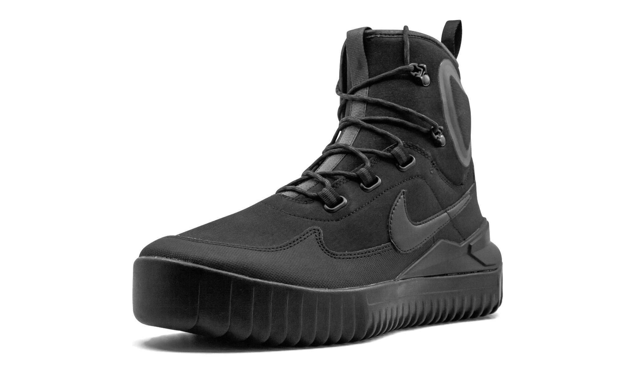 nike air wild mid boots