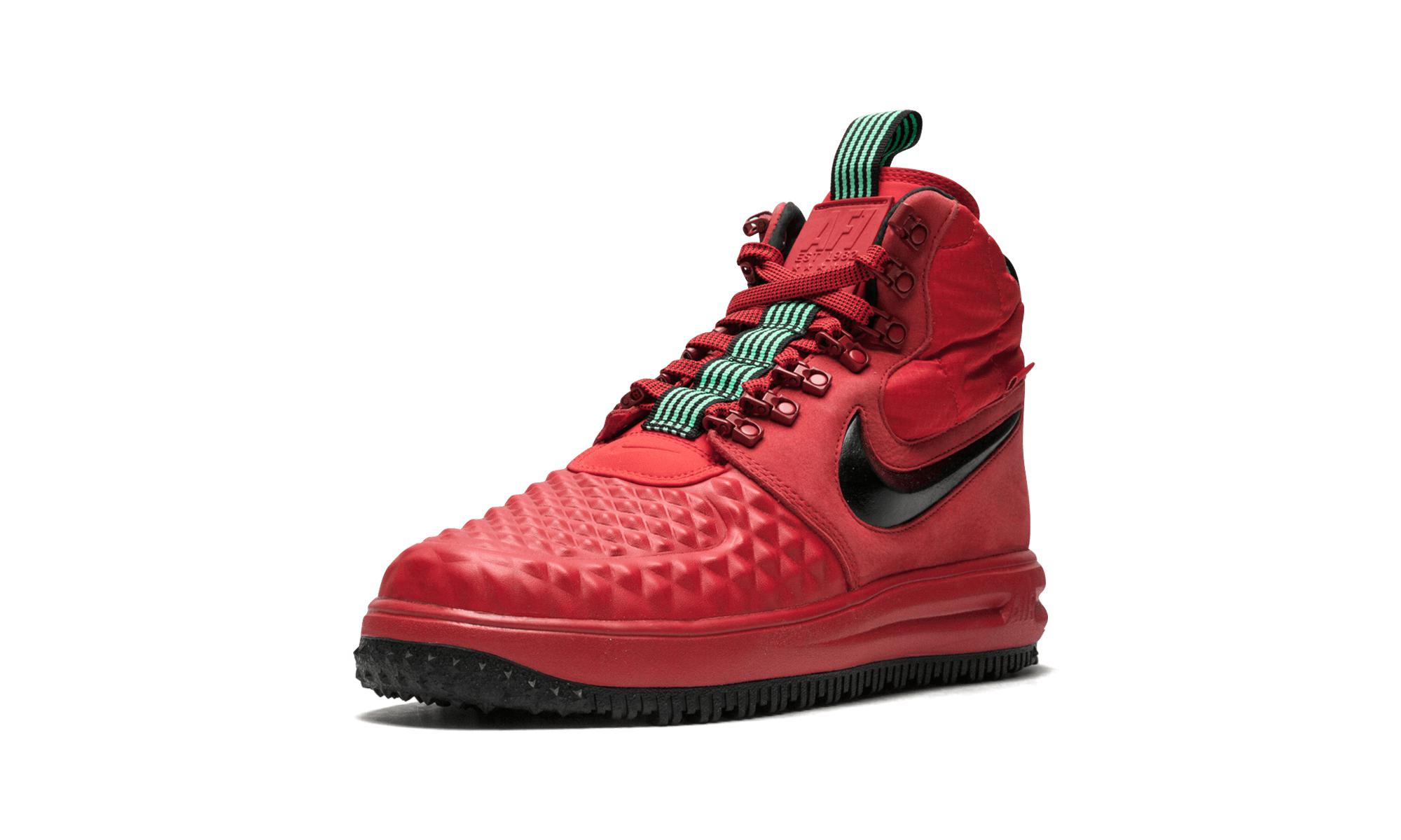 nike duck boots red