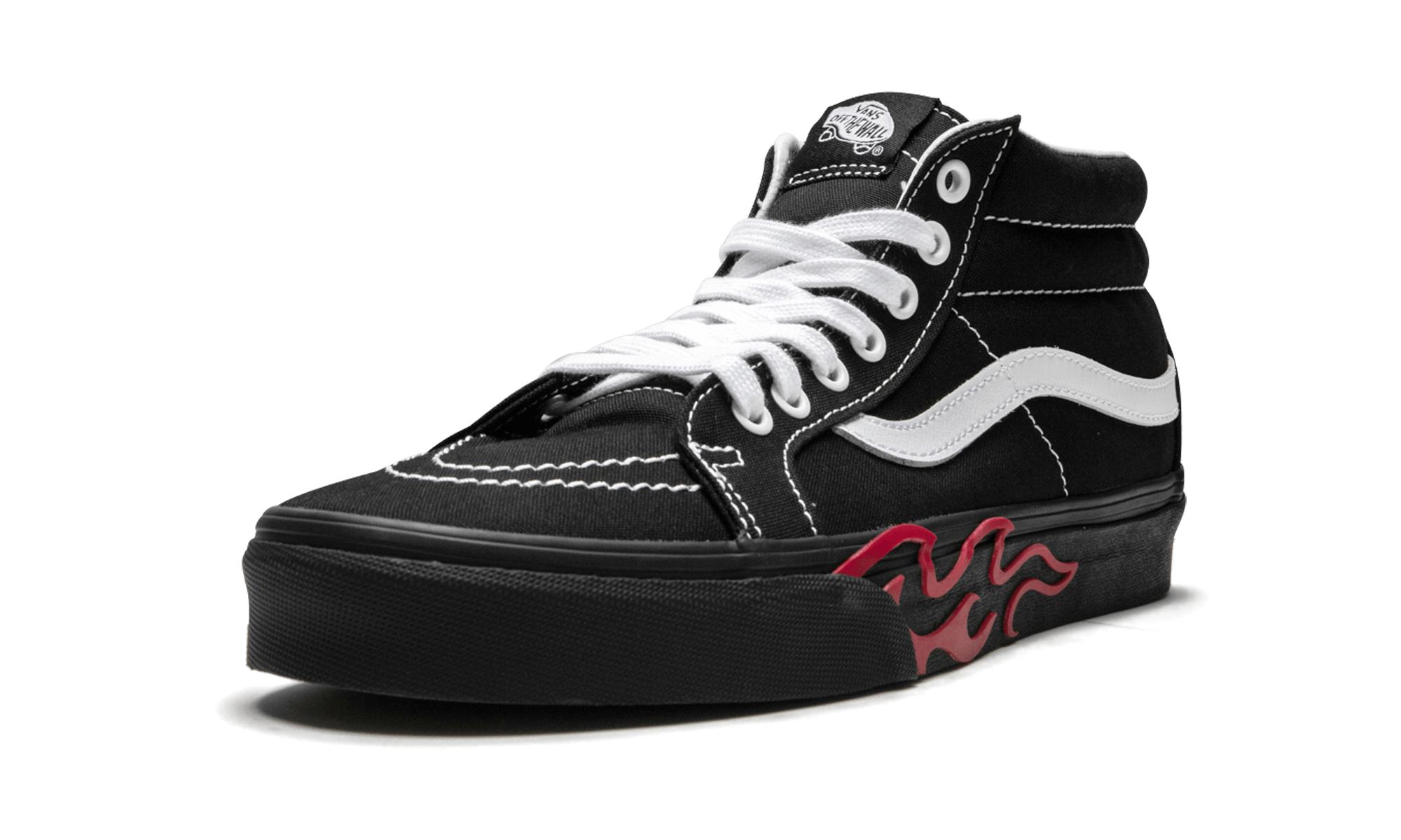 vans mid top dorados
