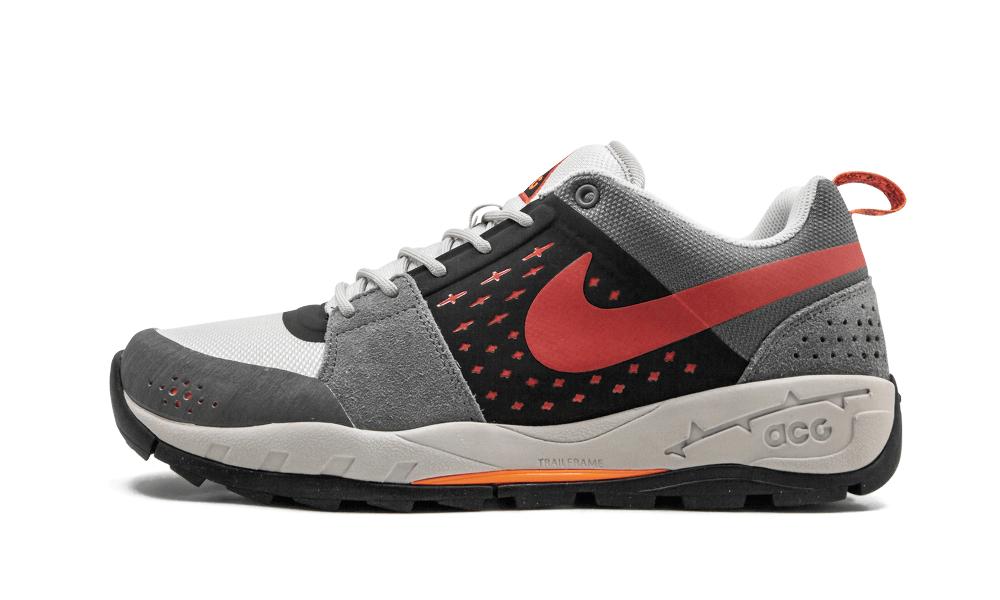 nike acg size 9