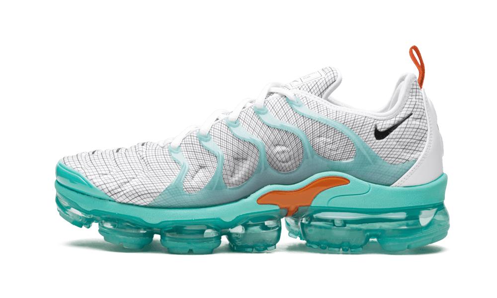 vapormax plus white green black