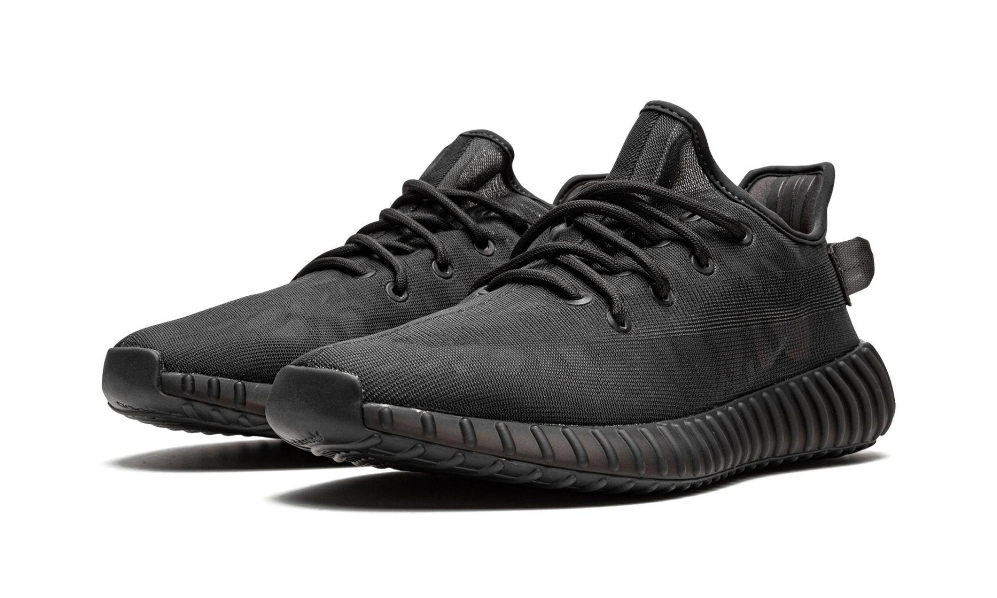 yeezy v2 350 triple black