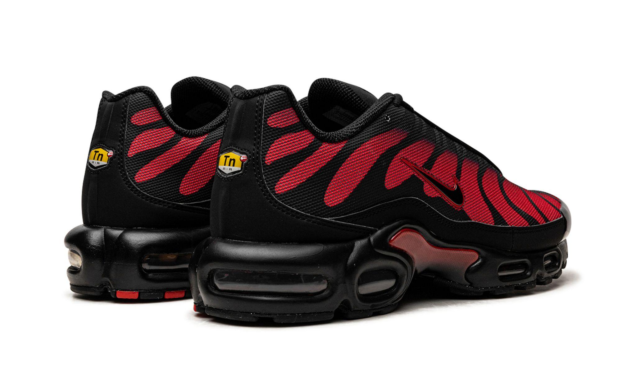 nike air max plus bred black red