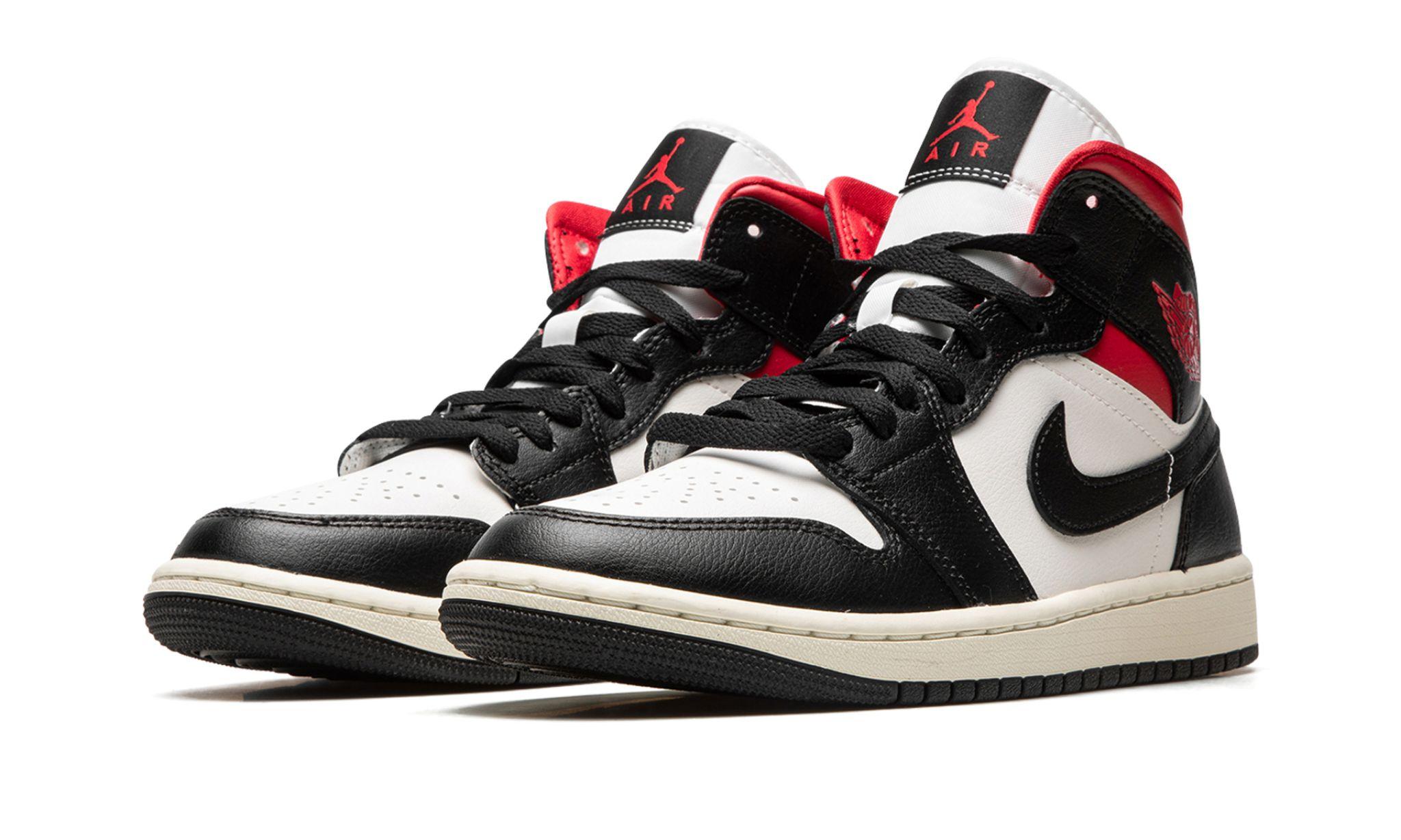 Nike Air Jordan 1 Mid Leather Mid top Trainers in Black Lyst UK
