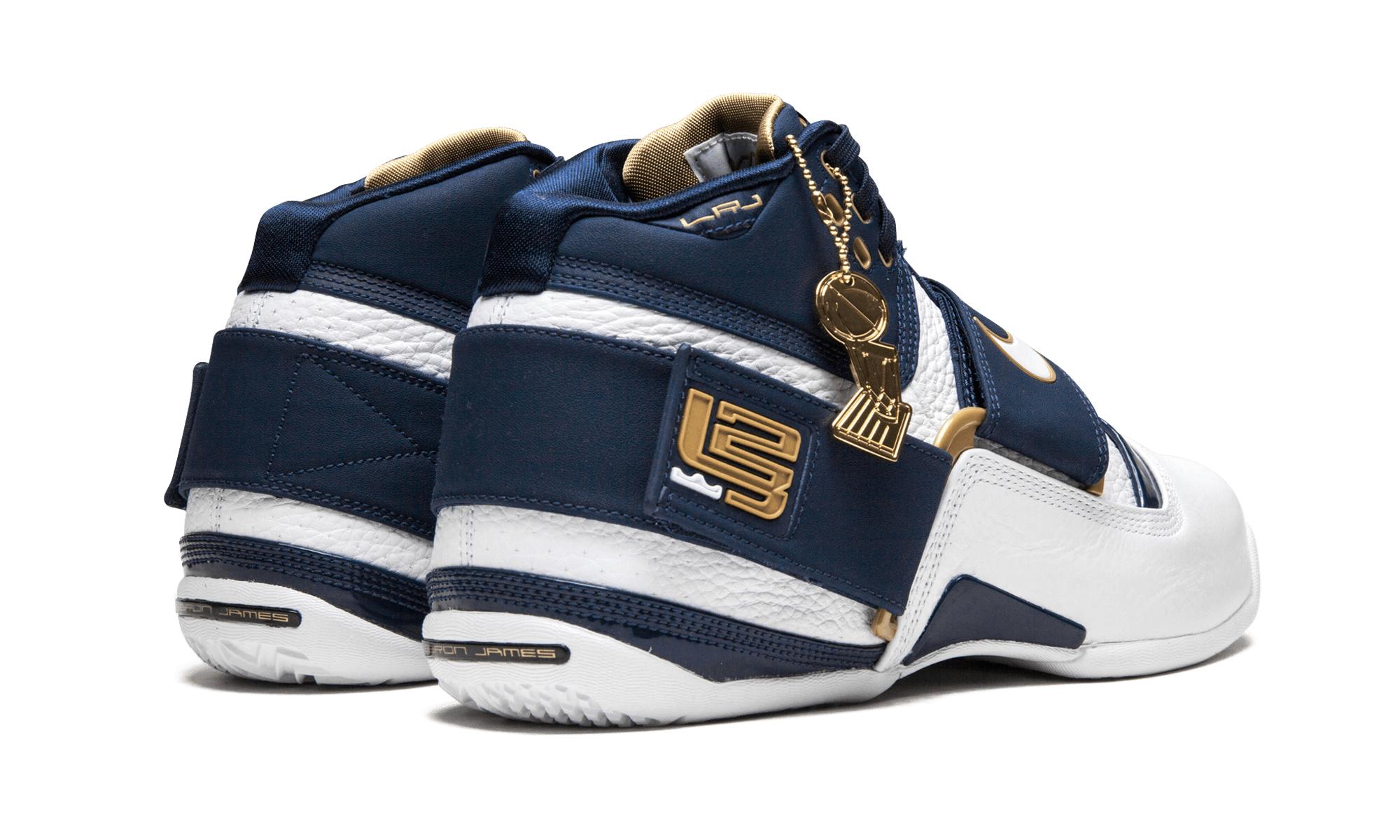 nike lebron v111 qs