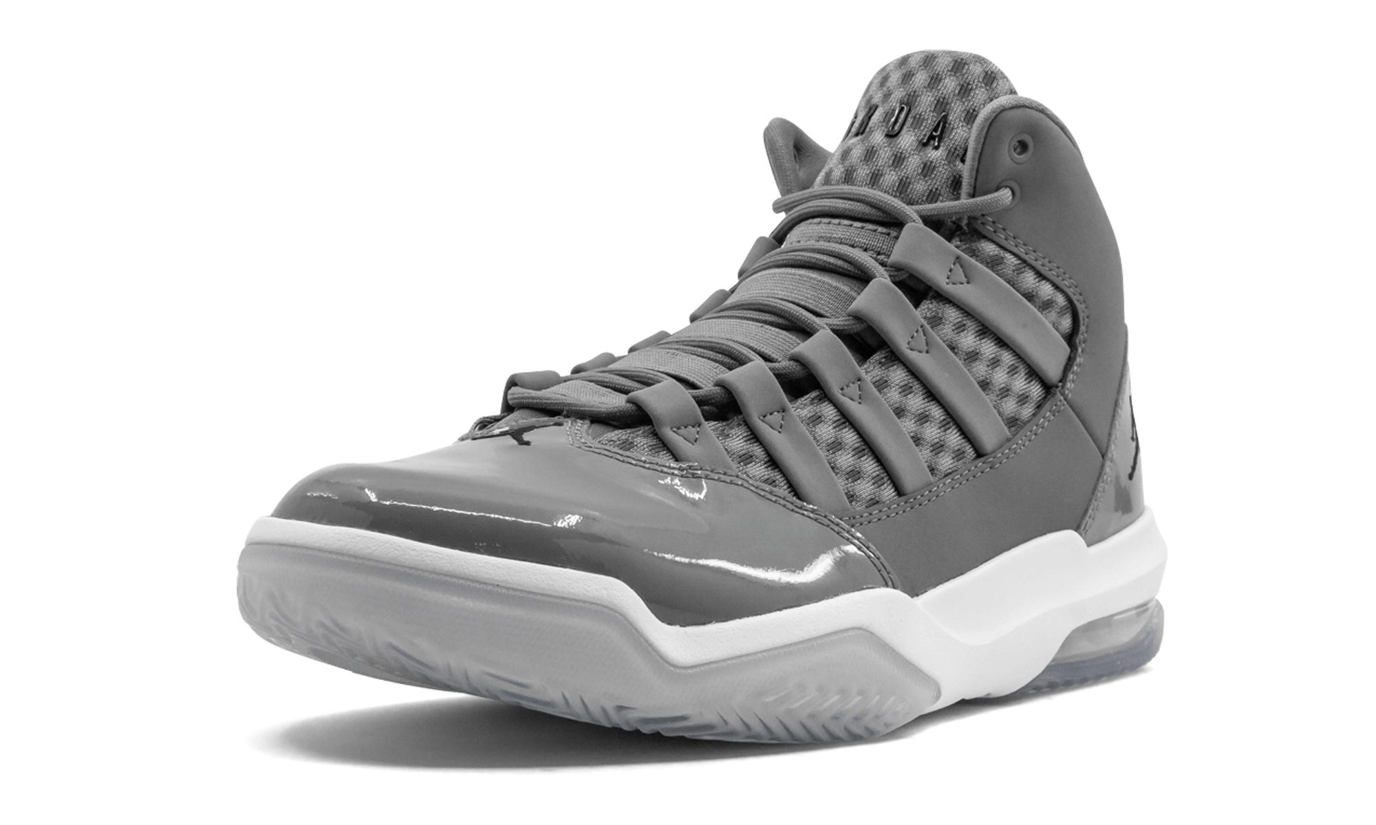 Nike Max Aura in Gray for Men - Lyst