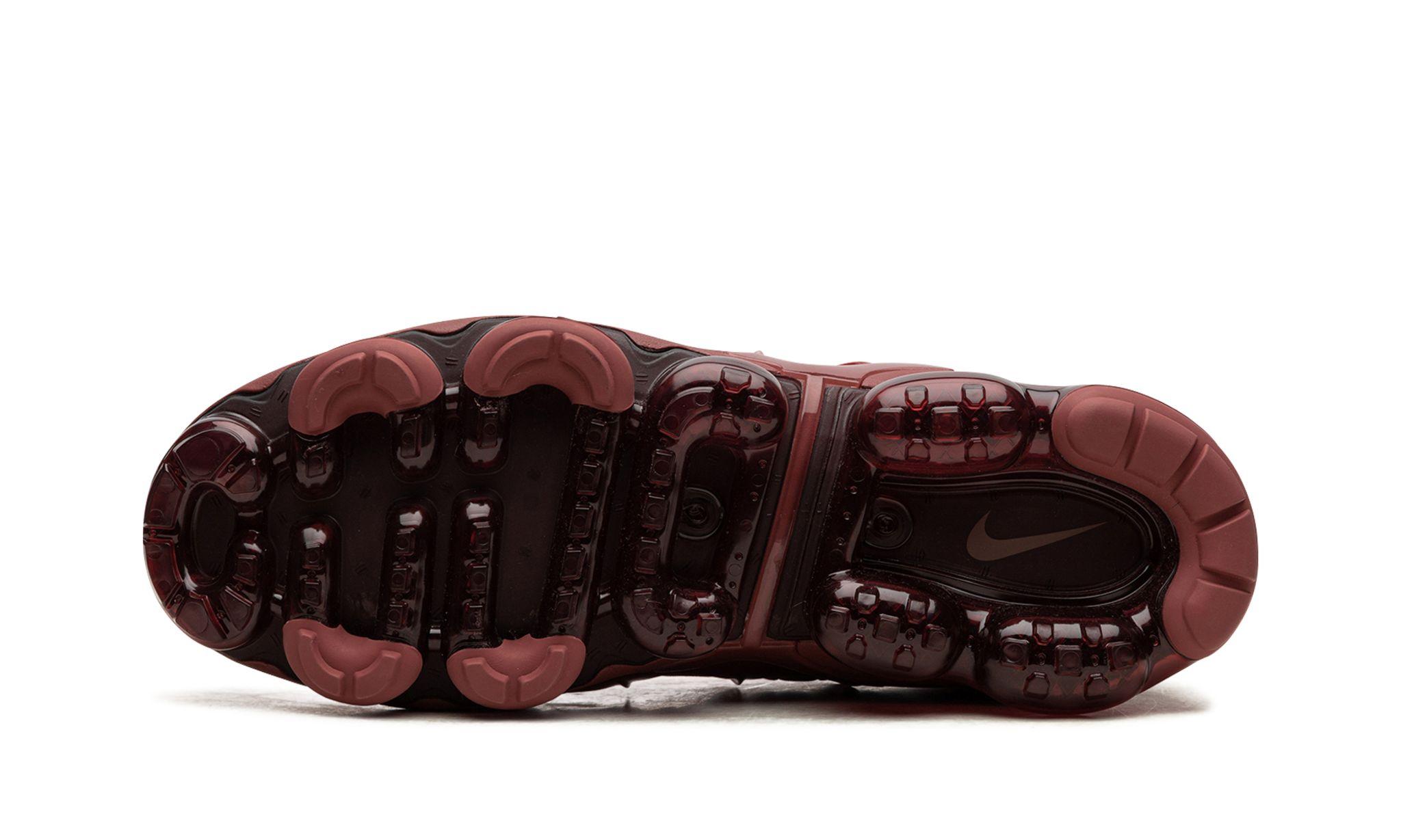 Vapormax plus deals bottom