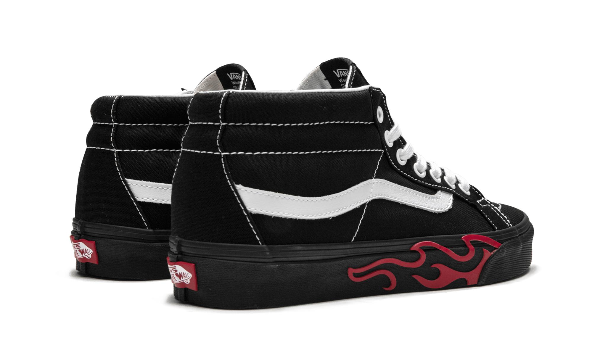 vans mid top dorados