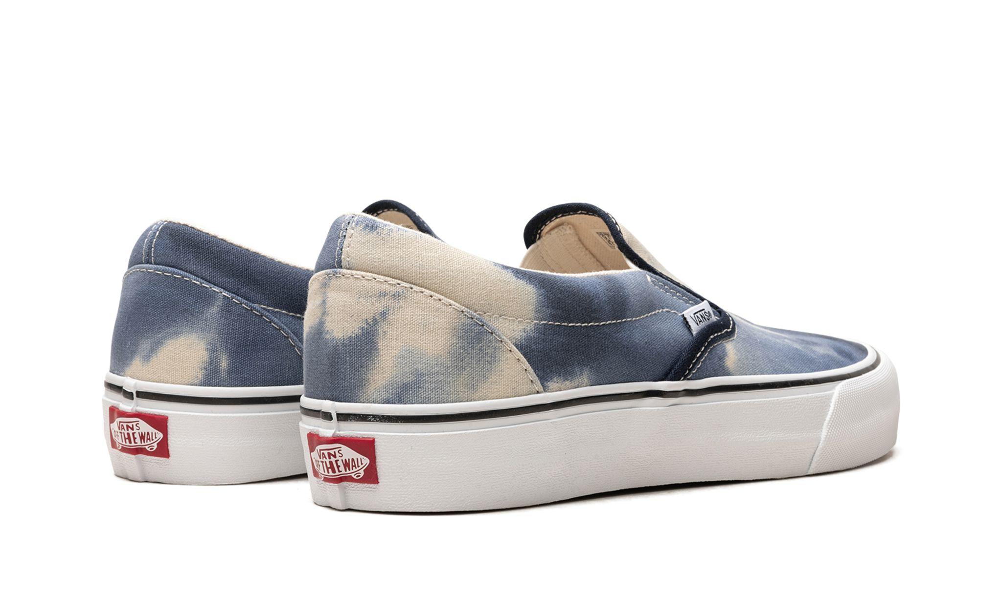 Vans vault black store slip on