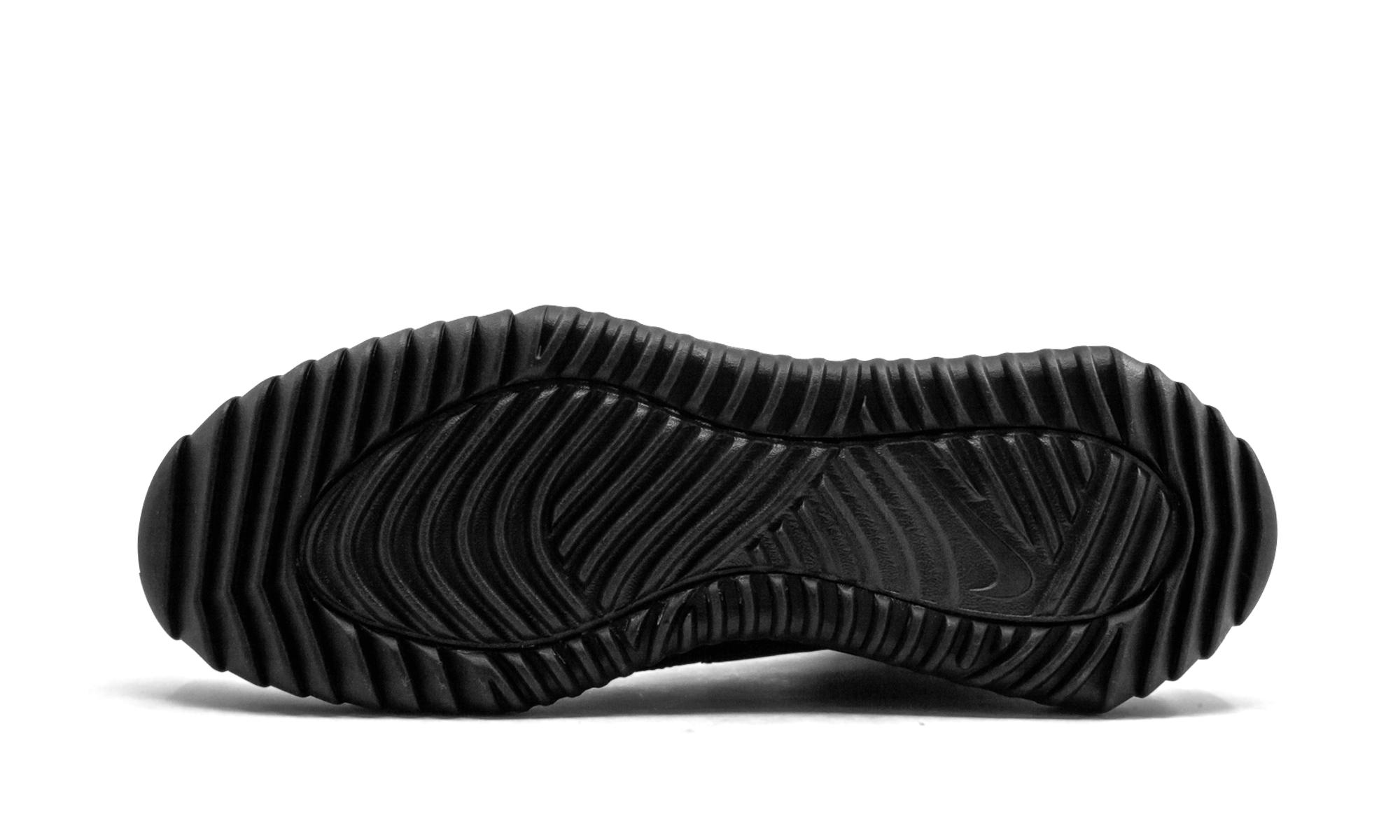 air wild mid sneaker