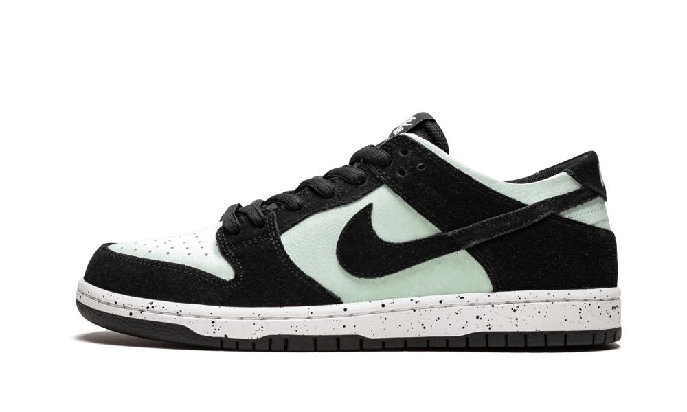 Nike Sb Dunk Low Barely Green in Black 