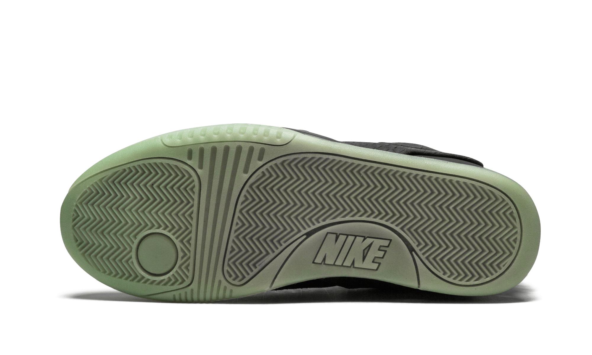 nike air yeezy 3 olive