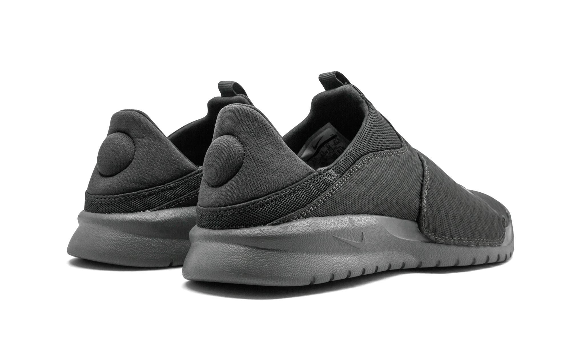 nike benassi slp sneakers