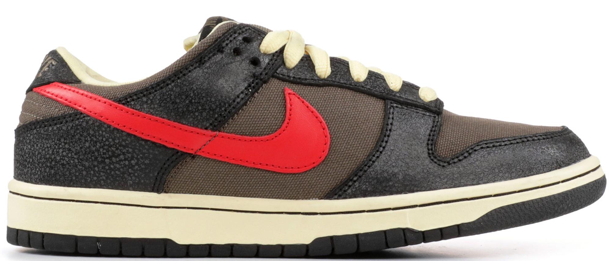 universal red dunks