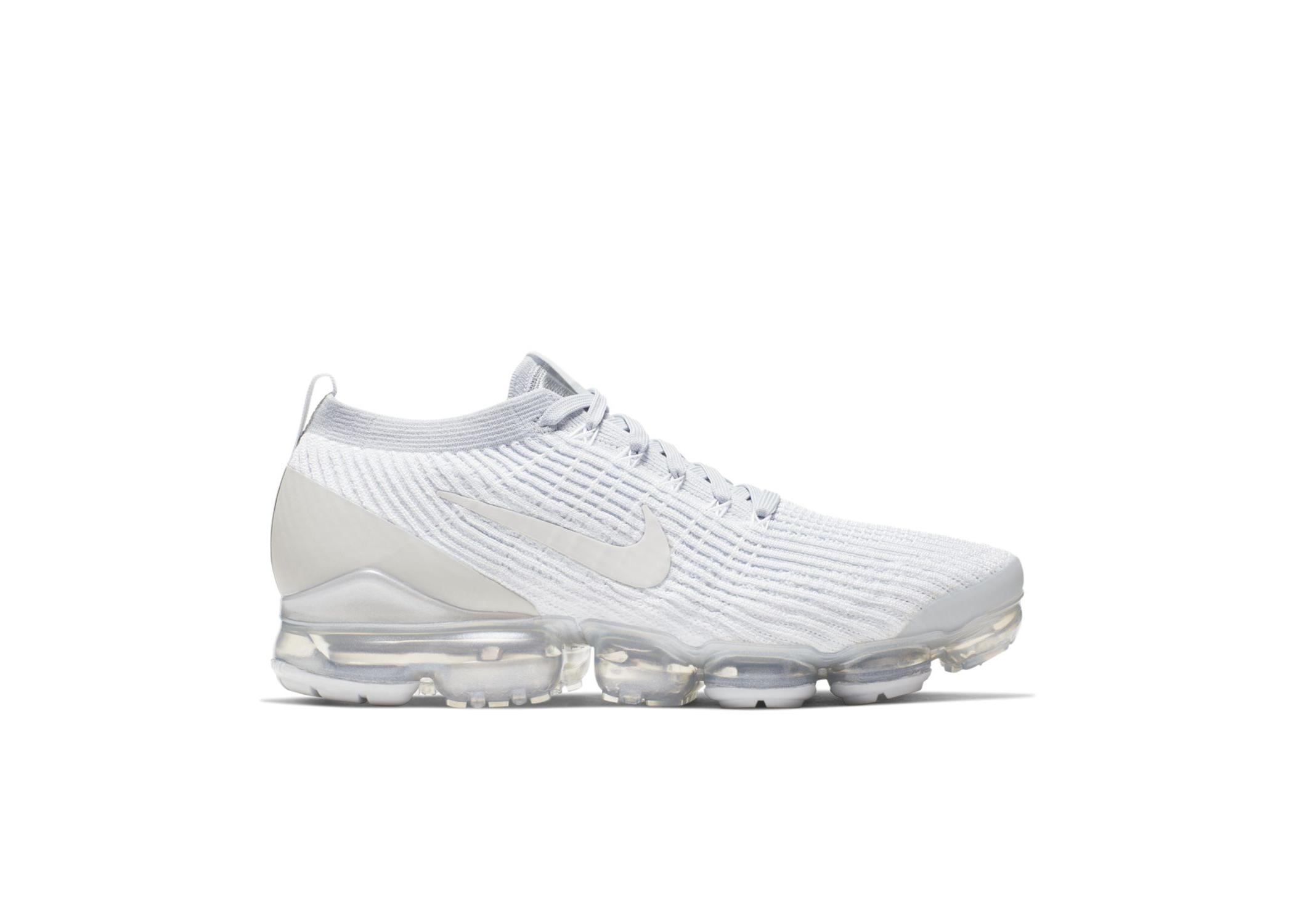 white vapormax air
