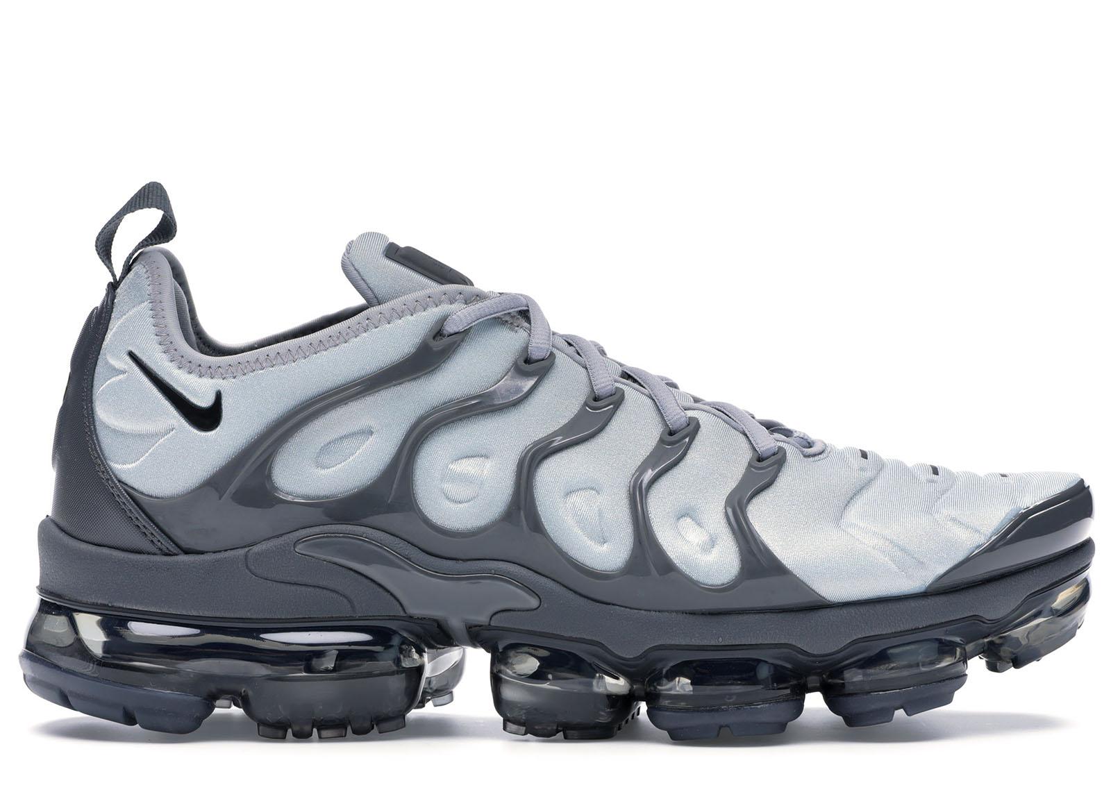gray nike vapormax plus