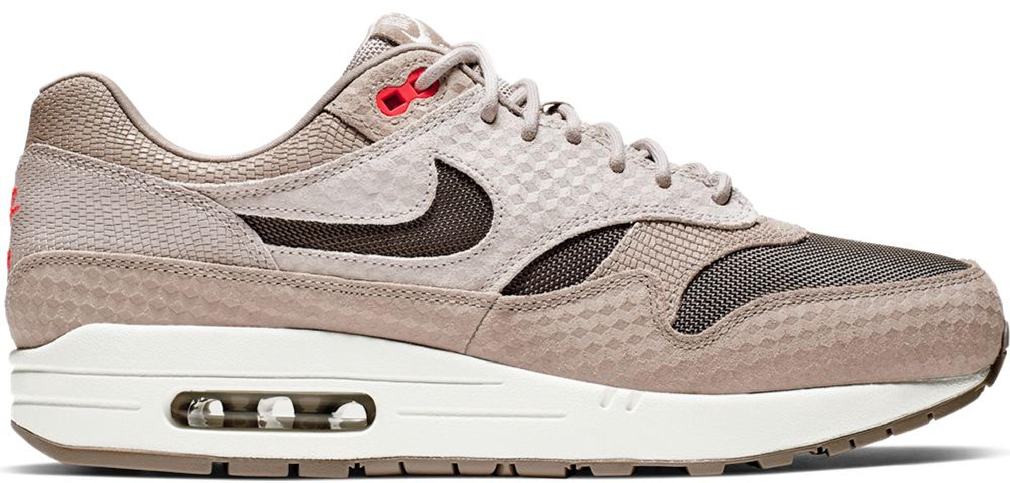 air max 1 premium moon particle