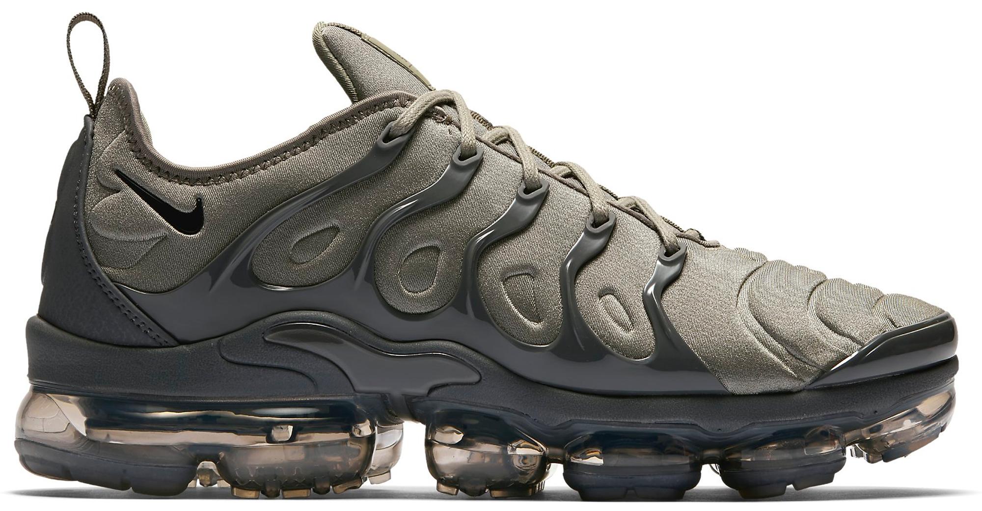 gray air vapormax