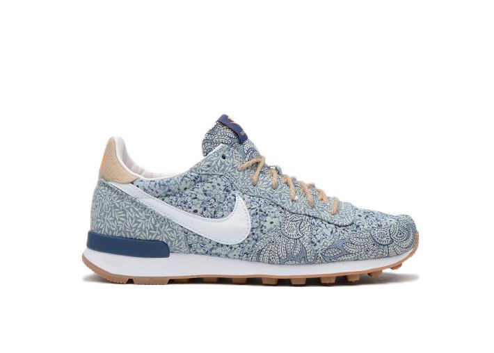 nike internationalist floral
