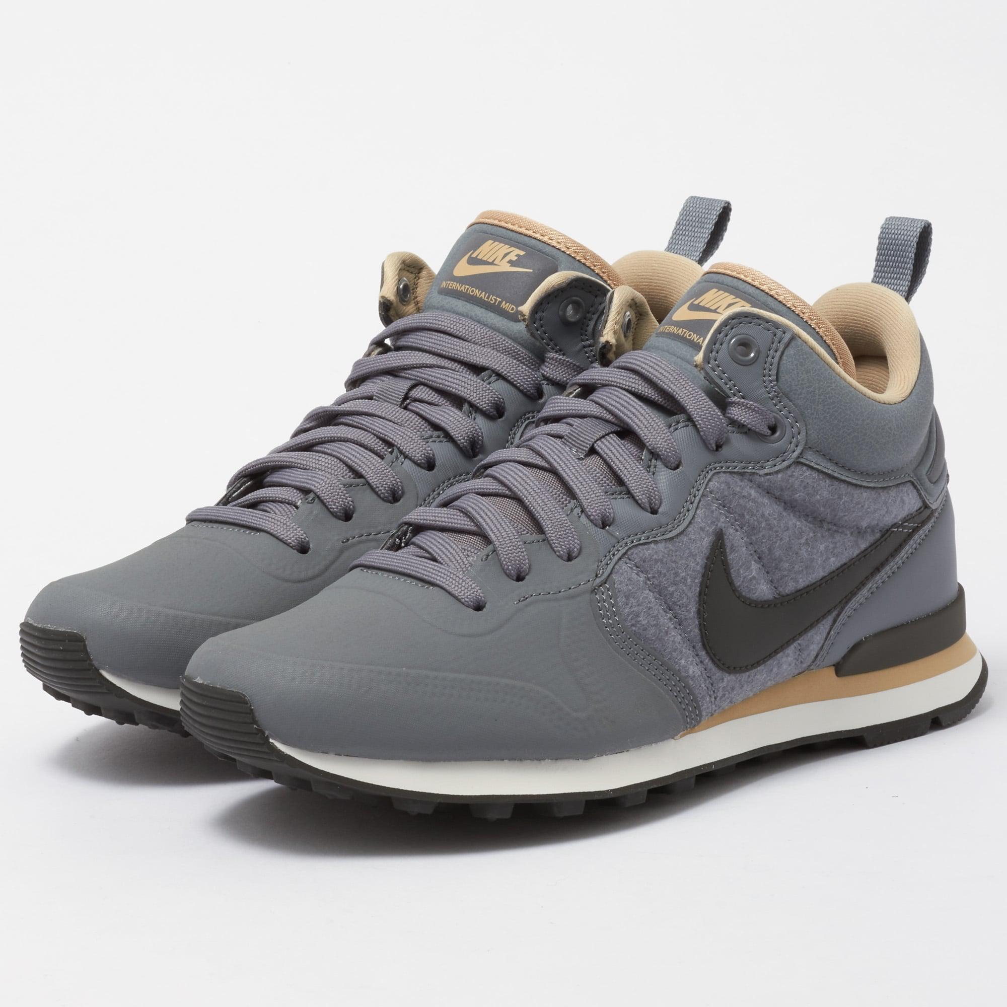 nike internationalist mid utility