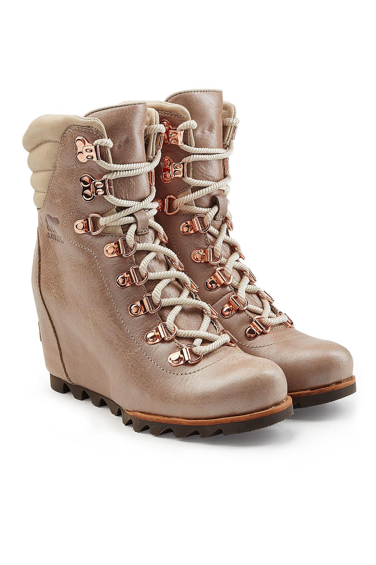 sorel women's conquest wedge booties