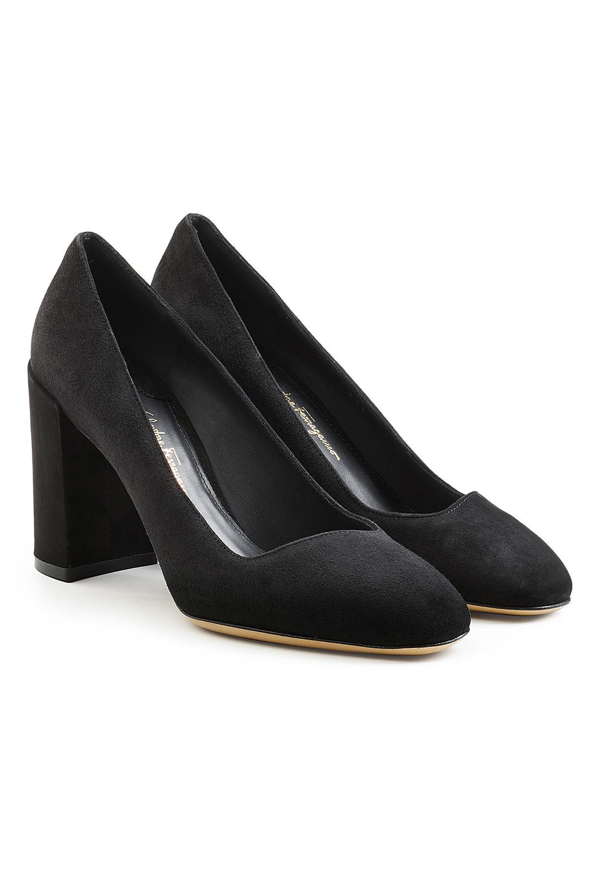 ferragamo black pumps