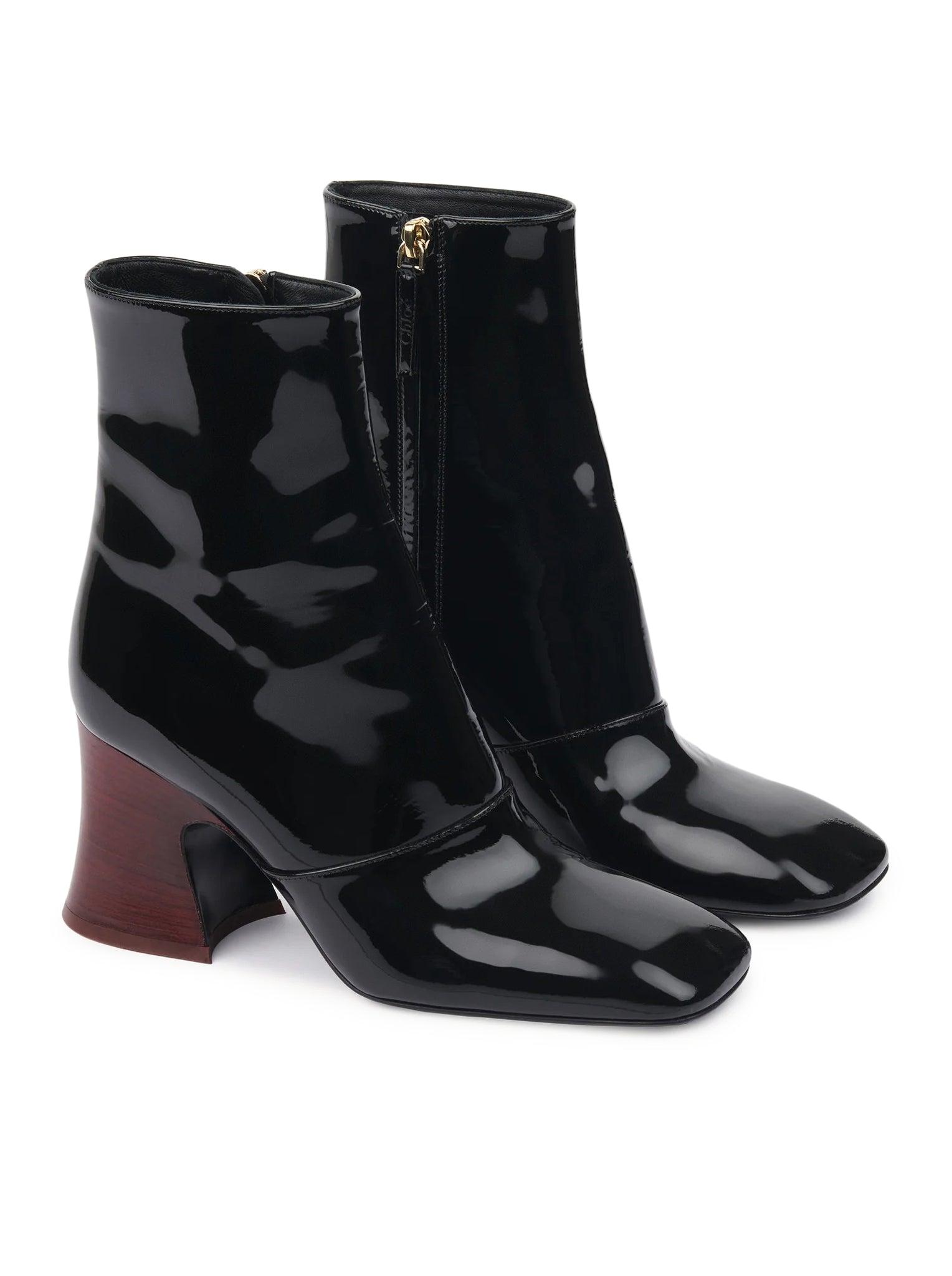 ショートブーツ・ブーティ CHLOE JANIS ANKLE BOOTS IN PATENT LEATHER Chloe Janis Patent Leather Booties | Neiman Marcus