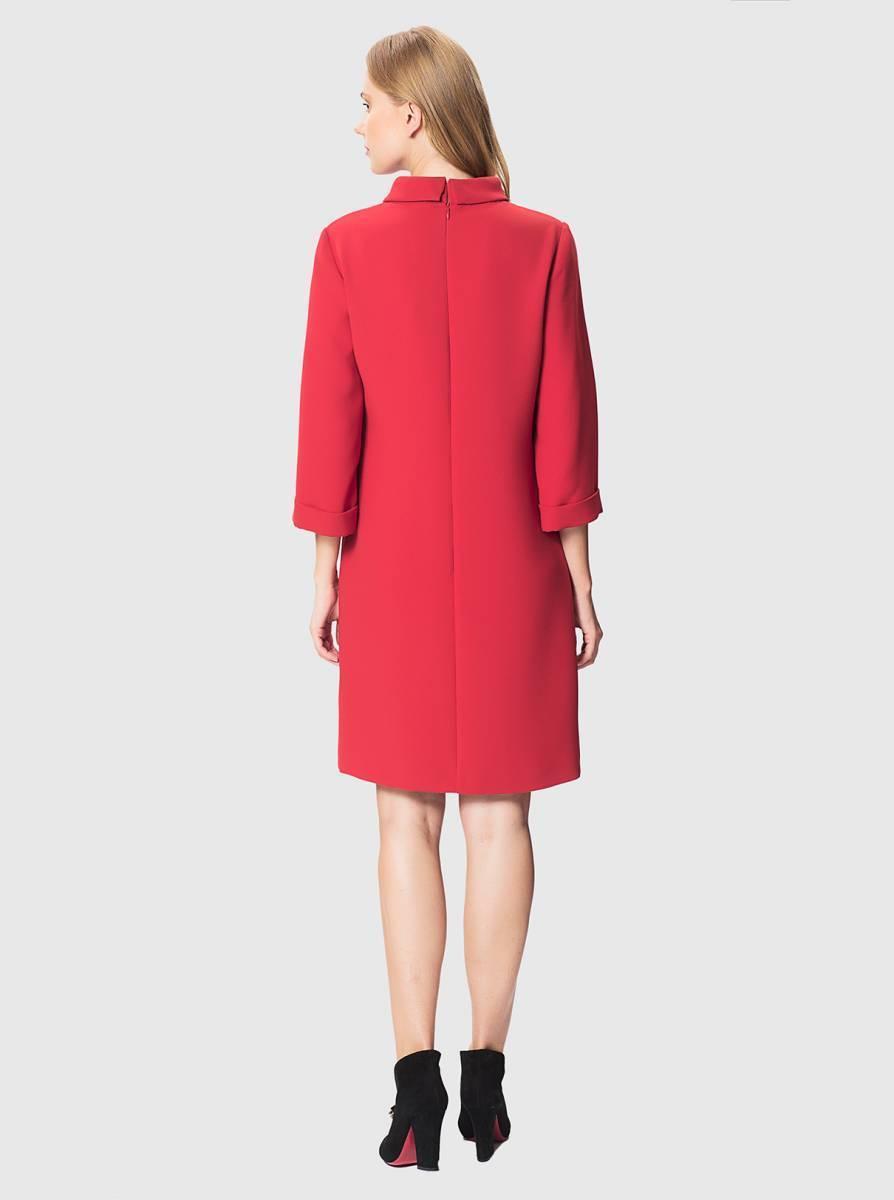 red dress roman