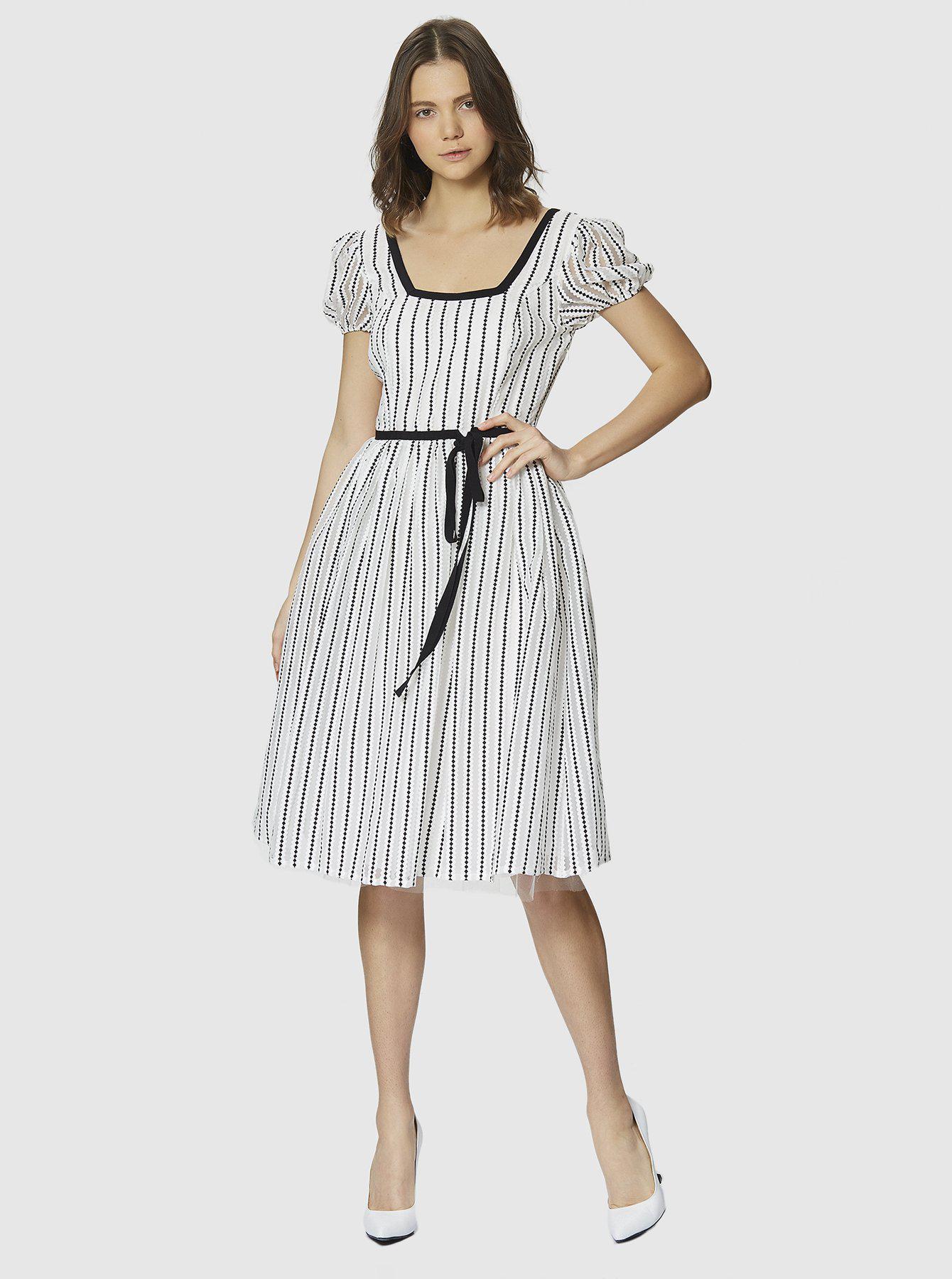 roman black and white dress