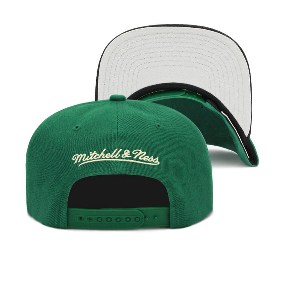 Milwaukee Bucks Cream Mitchell & Ness Core Snapback Hat