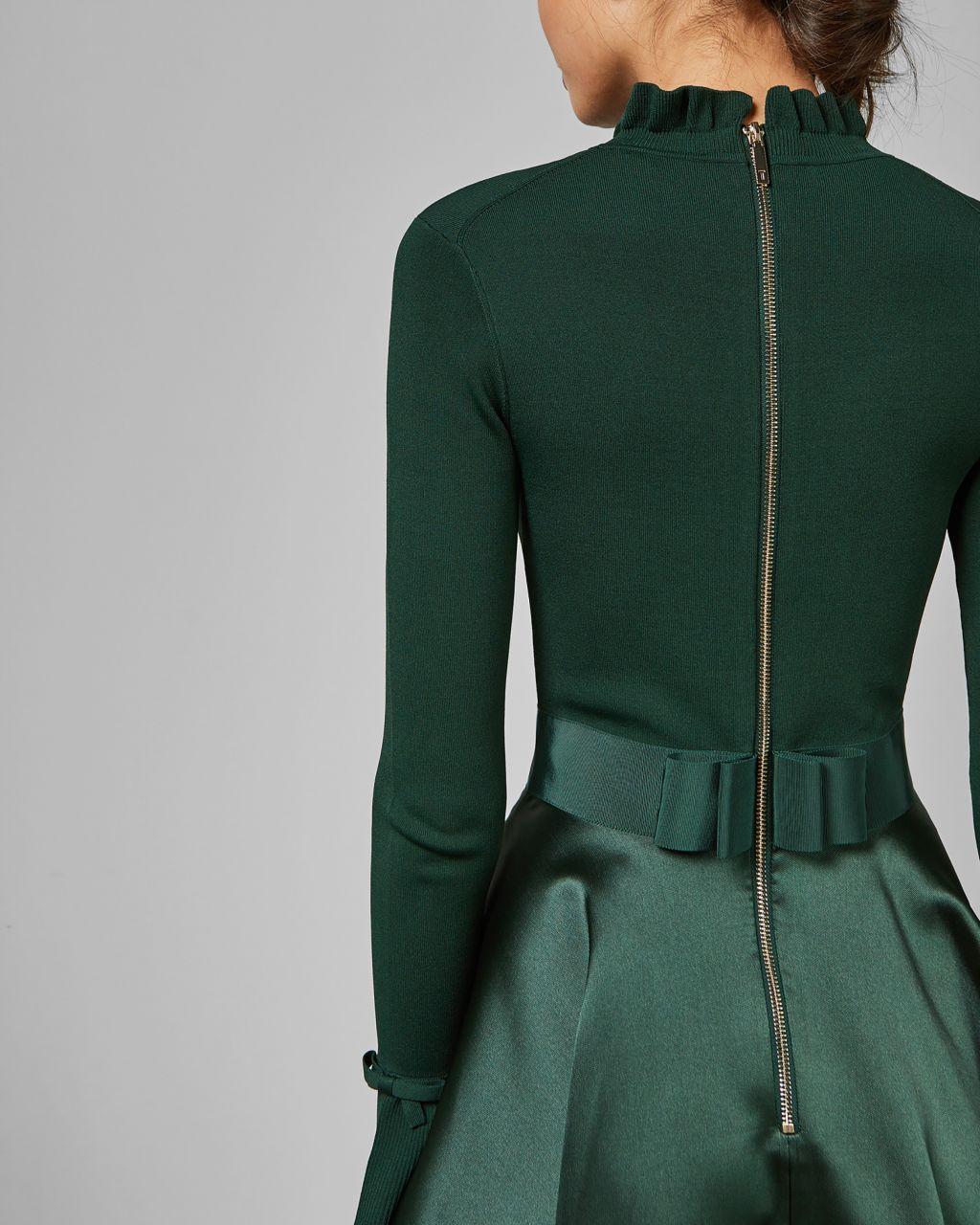 Ted Baker Synthetik Kleid Mit Gerüschtem Kragen Und Weitem Rock in Grün |  Lyst DE