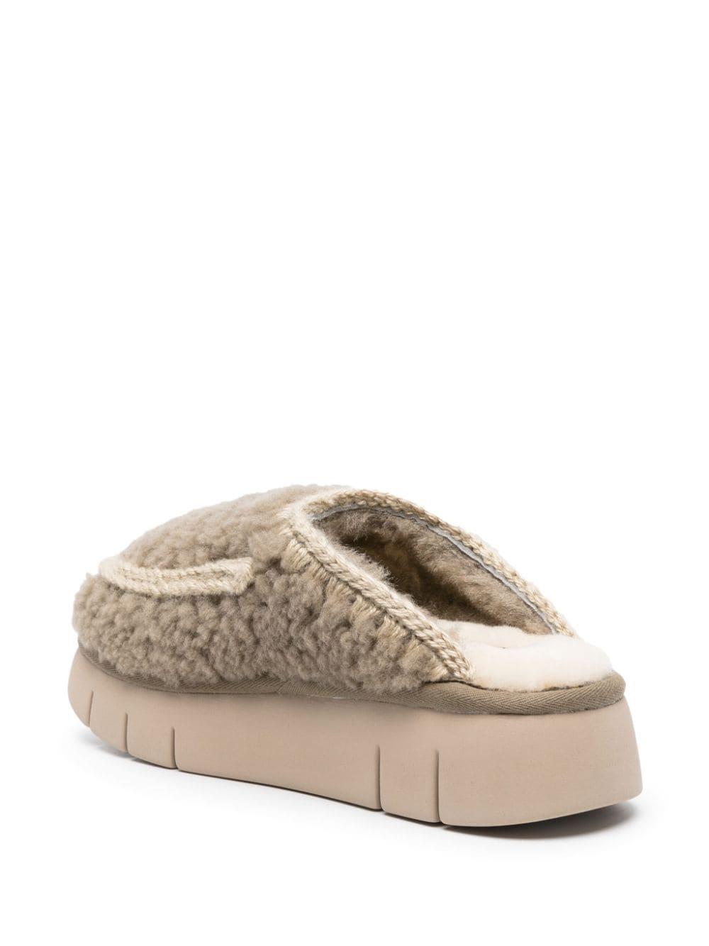 Mou Bounce Shearling Slippers in Gray