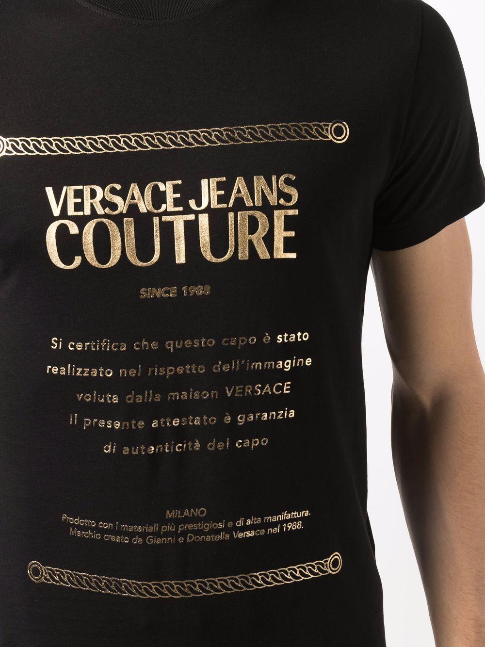 Omhyggelig læsning had Selskab Versace Jeans Couture Black Gold Logo Print T-shirt for Men | Lyst