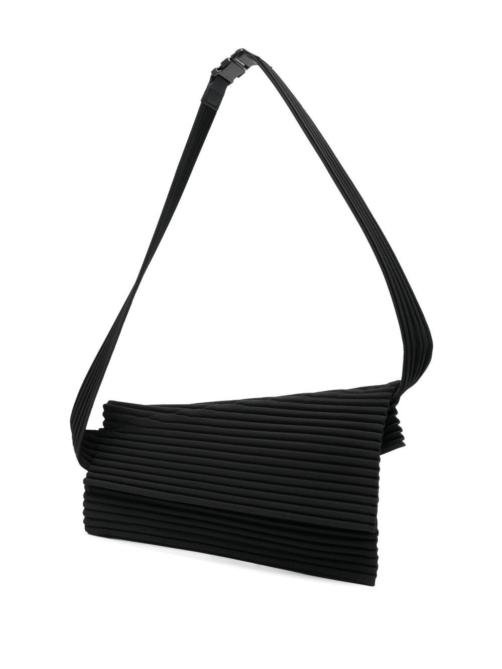 バッグ homme plisse issey miyake Homme Plissé Issey Miyake Overlap Shoulder Bag in Black for
