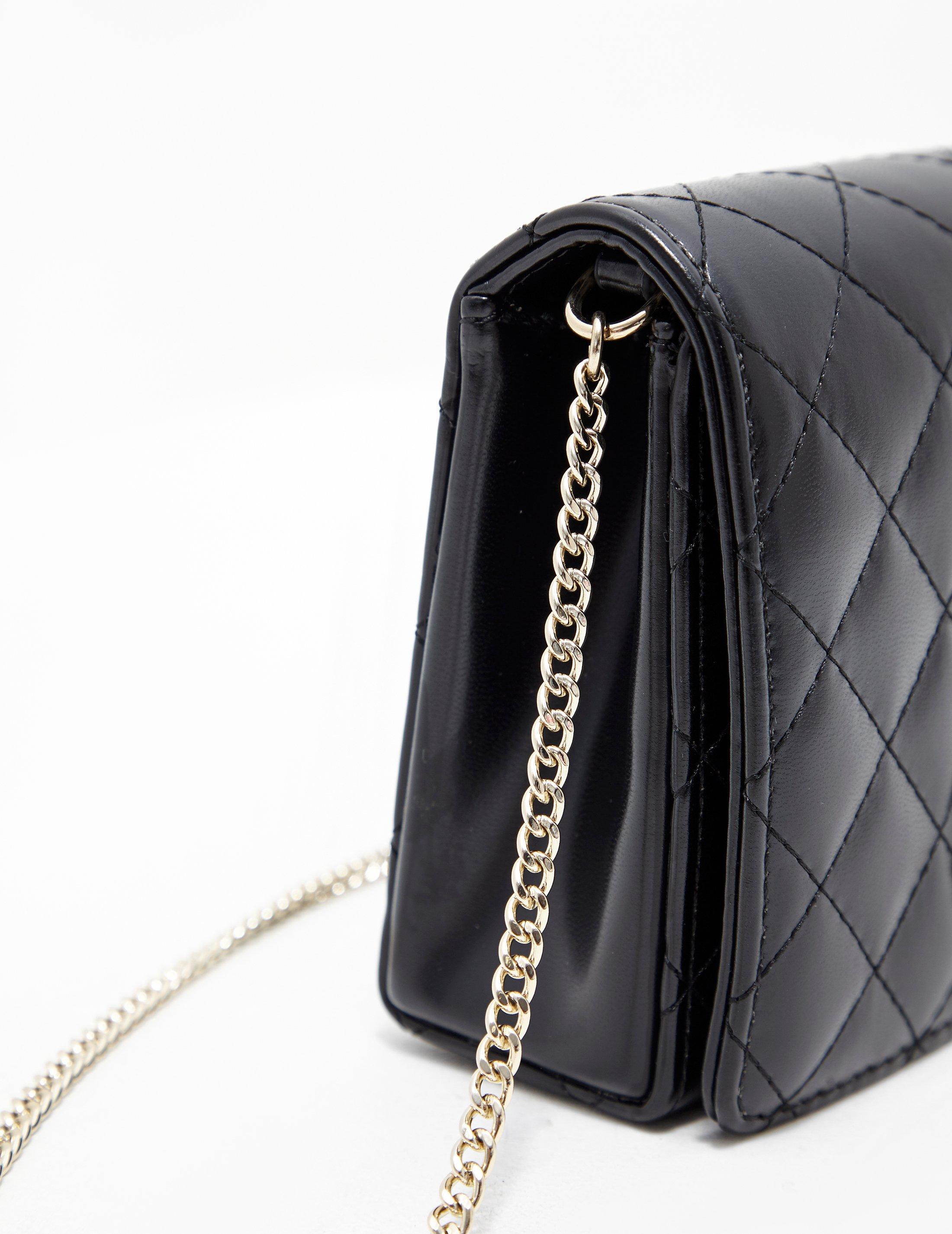 black quilted chain shoulder bag