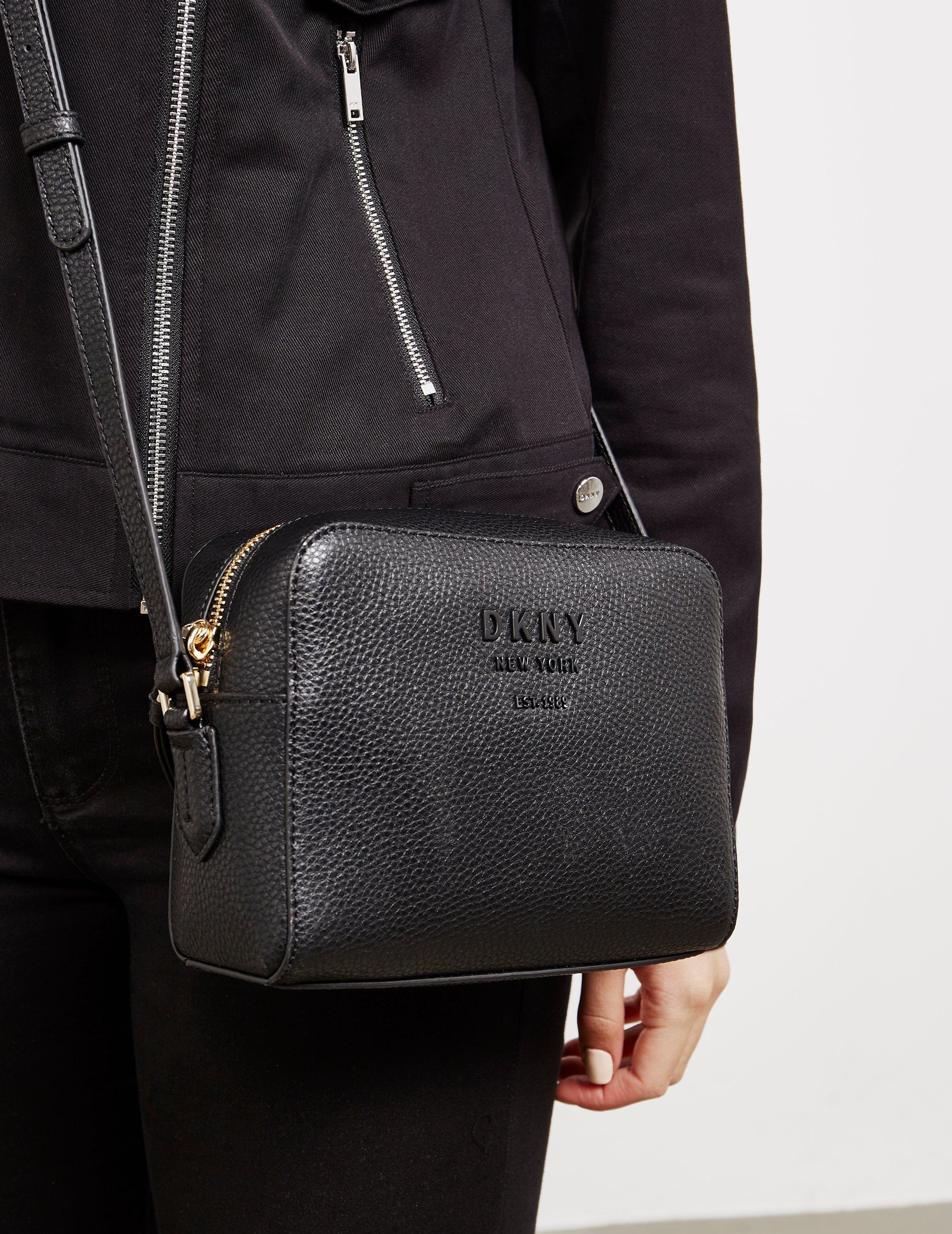 أناقة حقيبتك من إصدار دكني DKNY لعام 2022
