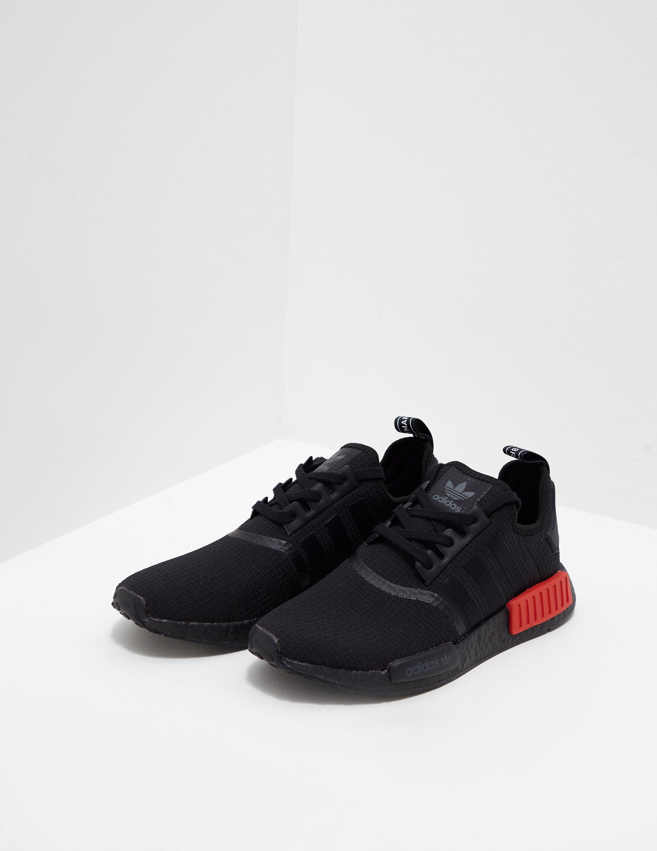 adidas nmd r1 all black mens