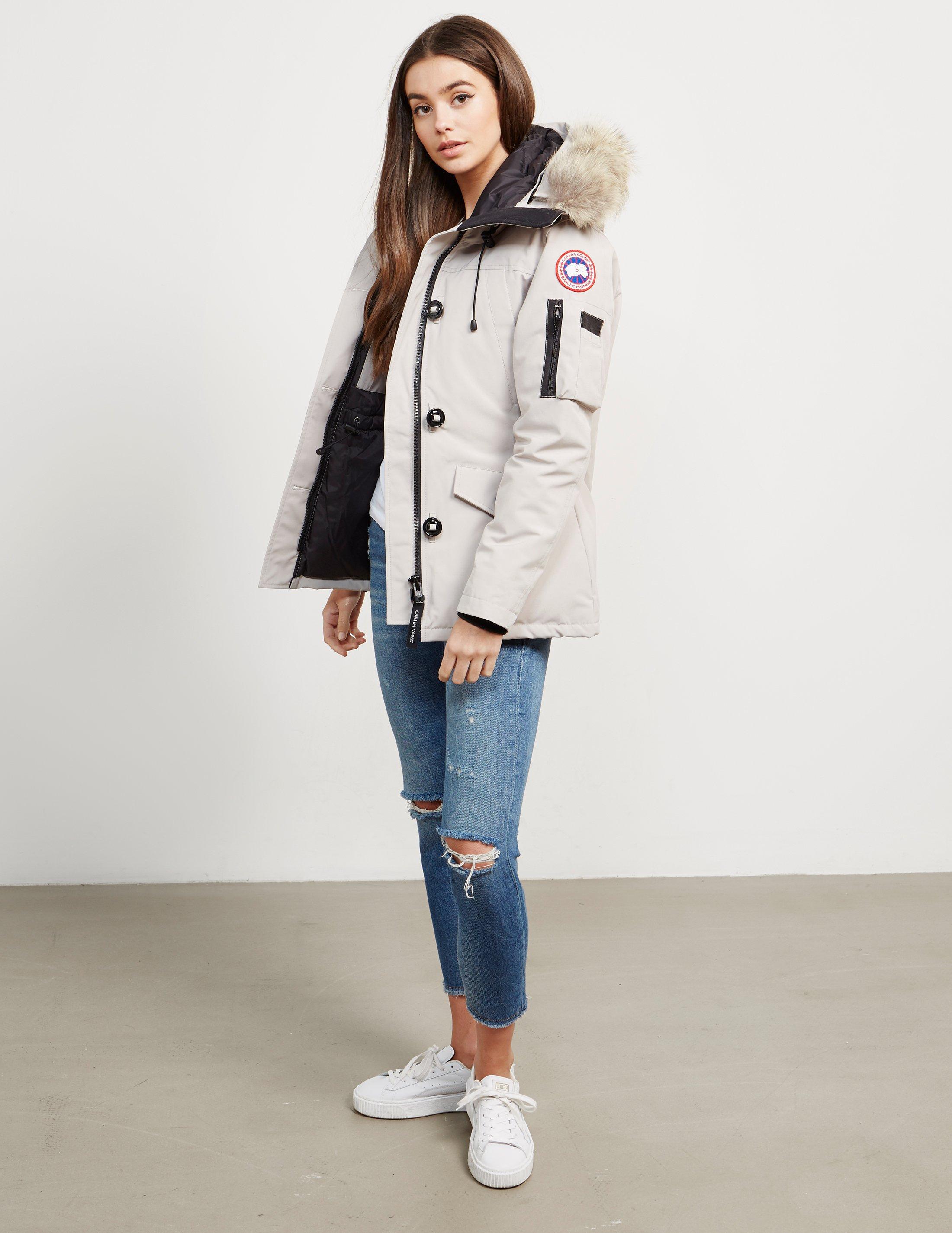 Canada Goose Goose Womens Montebello Parka - Online Exclusive Limestone in  Natural - Lyst