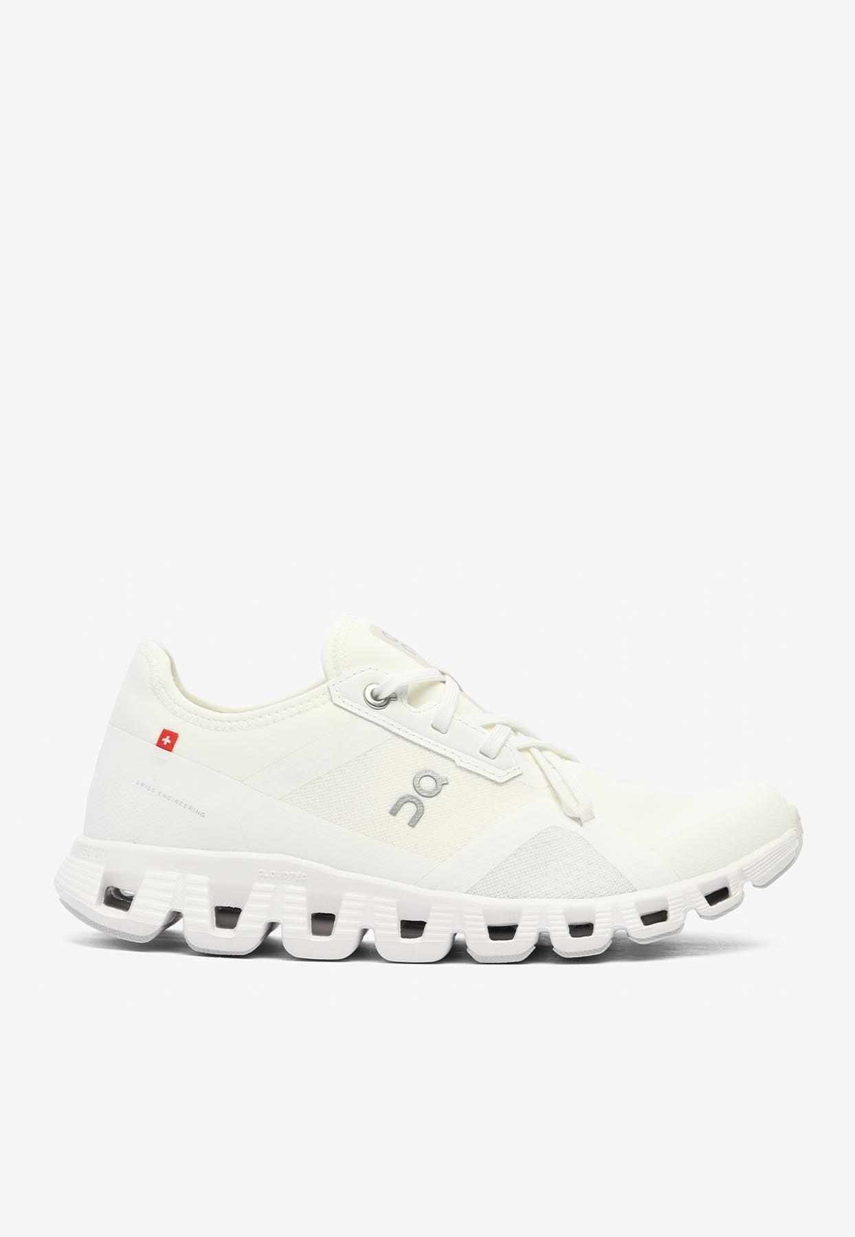 on-shoes-White-Cloud-X3-Ad-Low
