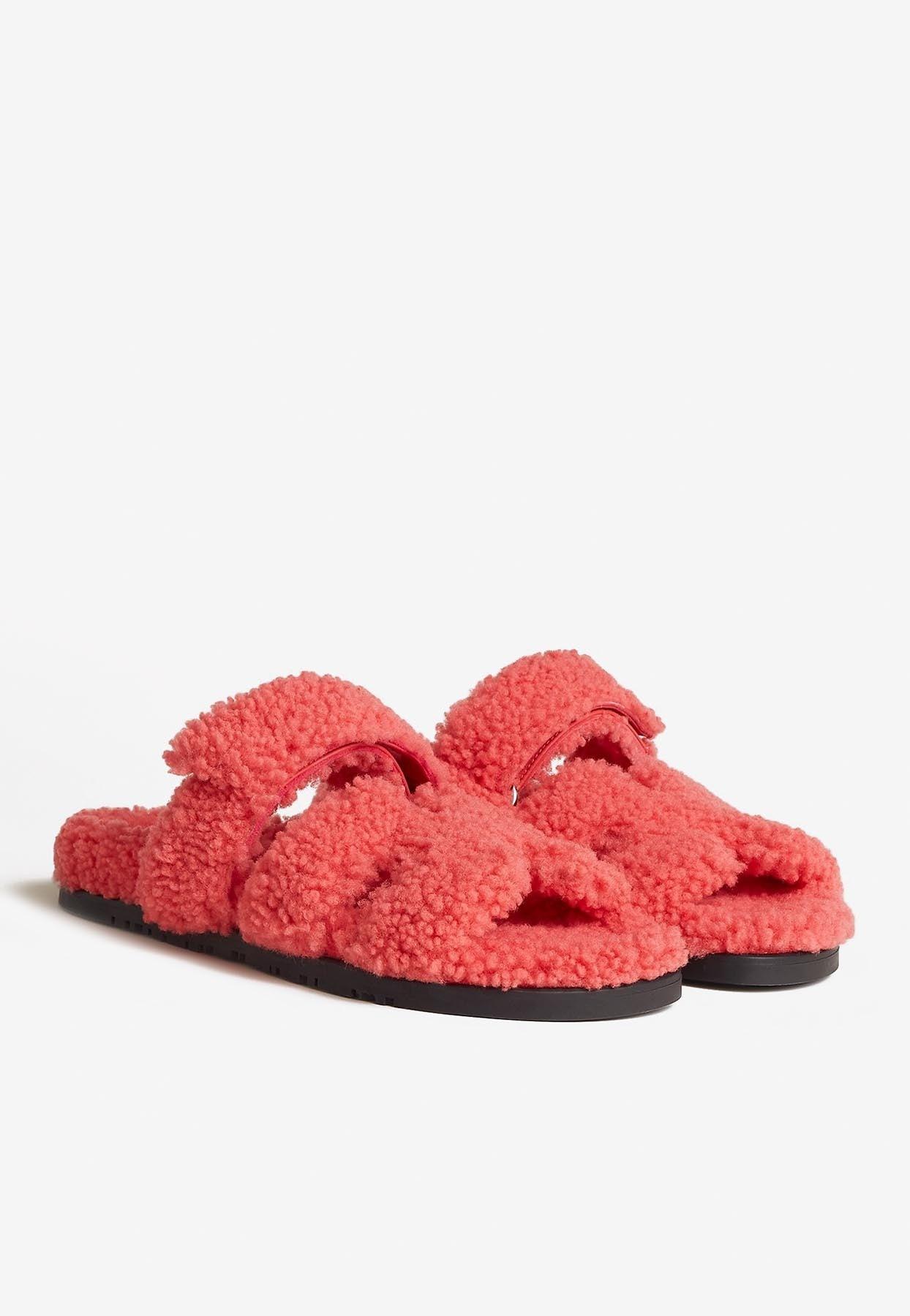 Hermès Chypre Sandals In Rose De Desert Techno Shearling in Red | Lyst